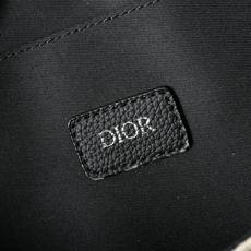 DIOR 迪奥Oblique提花布翻盖邮差包 刺绣单肩斜挎包 采用精湛镶嵌细工,经典百搭 实物拍摄 原厂 DIOR 迪奥Oblique提花布翻盖邮差包 刺绣单肩斜挎包 采用精湛镶嵌细工,经典百搭 实物拍摄 原厂