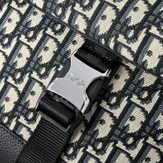 DIOR 迪奥Oblique提花布翻盖邮差包 刺绣单肩斜挎包 采用精湛镶嵌细工,经典百搭 实物拍摄 原厂 DIOR 迪奥Oblique提花布翻盖邮差包 刺绣单肩斜挎包 采用精湛镶嵌细工,经典百搭 实物拍摄 原厂
