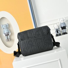 DIOR 迪奥Oblique提花布翻盖邮差包 刺绣单肩斜挎包 采用精湛镶嵌细工,经典百搭 实物拍摄 原厂 DIOR 迪奥Oblique提花布翻盖邮差包 刺绣单肩斜挎包 采用精湛镶嵌细工,经典百搭 实物拍摄 原厂
