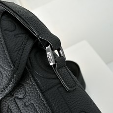 DIOR 迪奥Oblique提花布翻盖邮差包 刺绣单肩斜挎包 采用精湛镶嵌细工,经典百搭 实物拍摄 原厂 DIOR 迪奥Oblique提花布翻盖邮差包 刺绣单肩斜挎包 采用精湛镶嵌细工,经典百搭 实物拍摄 原厂