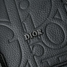 DIOR 迪奥Oblique提花布翻盖邮差包 刺绣单肩斜挎包 采用精湛镶嵌细工,经典百搭 实物拍摄 原厂 DIOR 迪奥Oblique提花布翻盖邮差包 刺绣单肩斜挎包 采用精湛镶嵌细工,经典百搭 实物拍摄 原厂