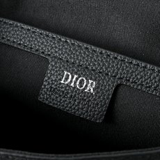 DIOR 迪奥Oblique提花布翻盖邮差包 刺绣单肩斜挎包 采用精湛镶嵌细工,经典百搭 实物拍摄 原厂 DIOR 迪奥Oblique提花布翻盖邮差包 刺绣单肩斜挎包 采用精湛镶嵌细工,经典百搭 实物拍摄 原厂