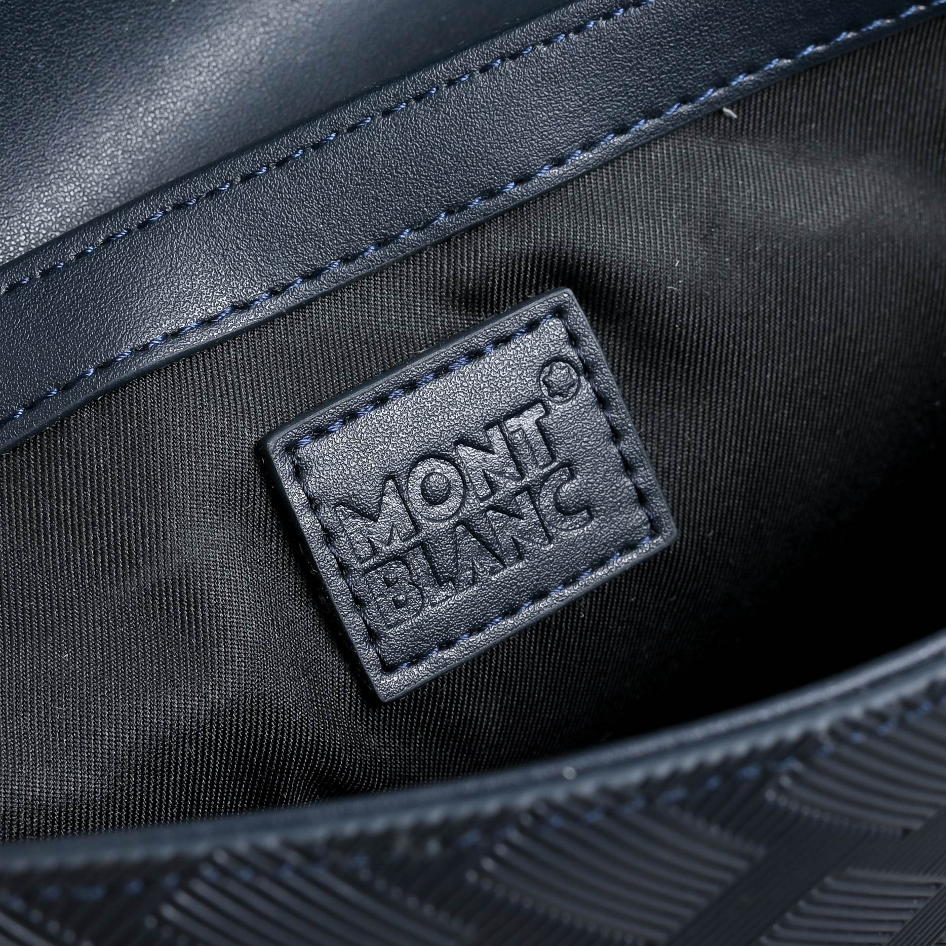 Montblanc 万宝龙风尚3.0系列 可拆卸肩带M扣 牛皮 翻盖邮差包单肩斜挎包 休闲百搭 实物拍摄