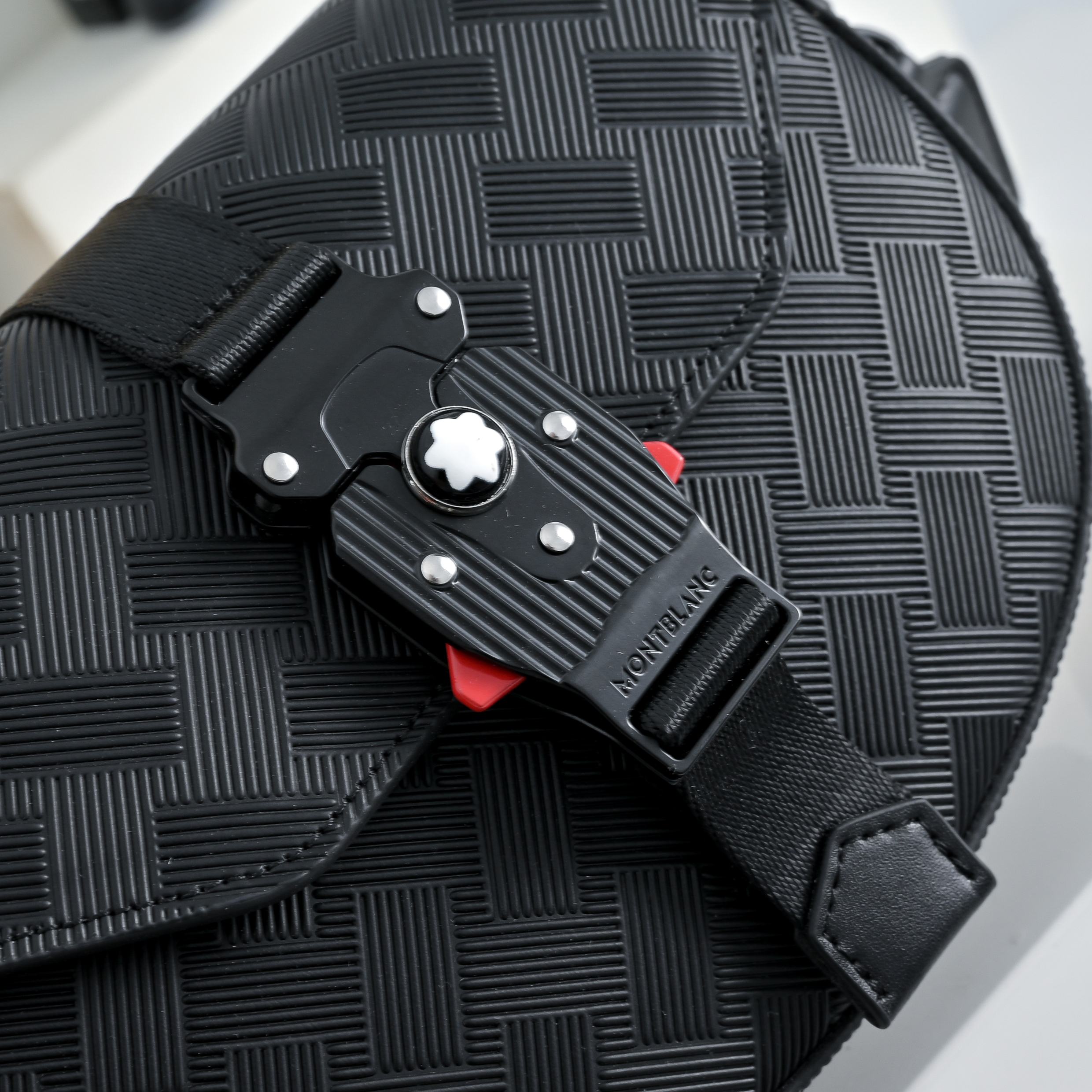 Montblanc 万宝龙风尚3.0系列 可拆卸肩带M扣 牛皮 翻盖邮差包单肩斜挎包 休闲百搭 实物拍摄