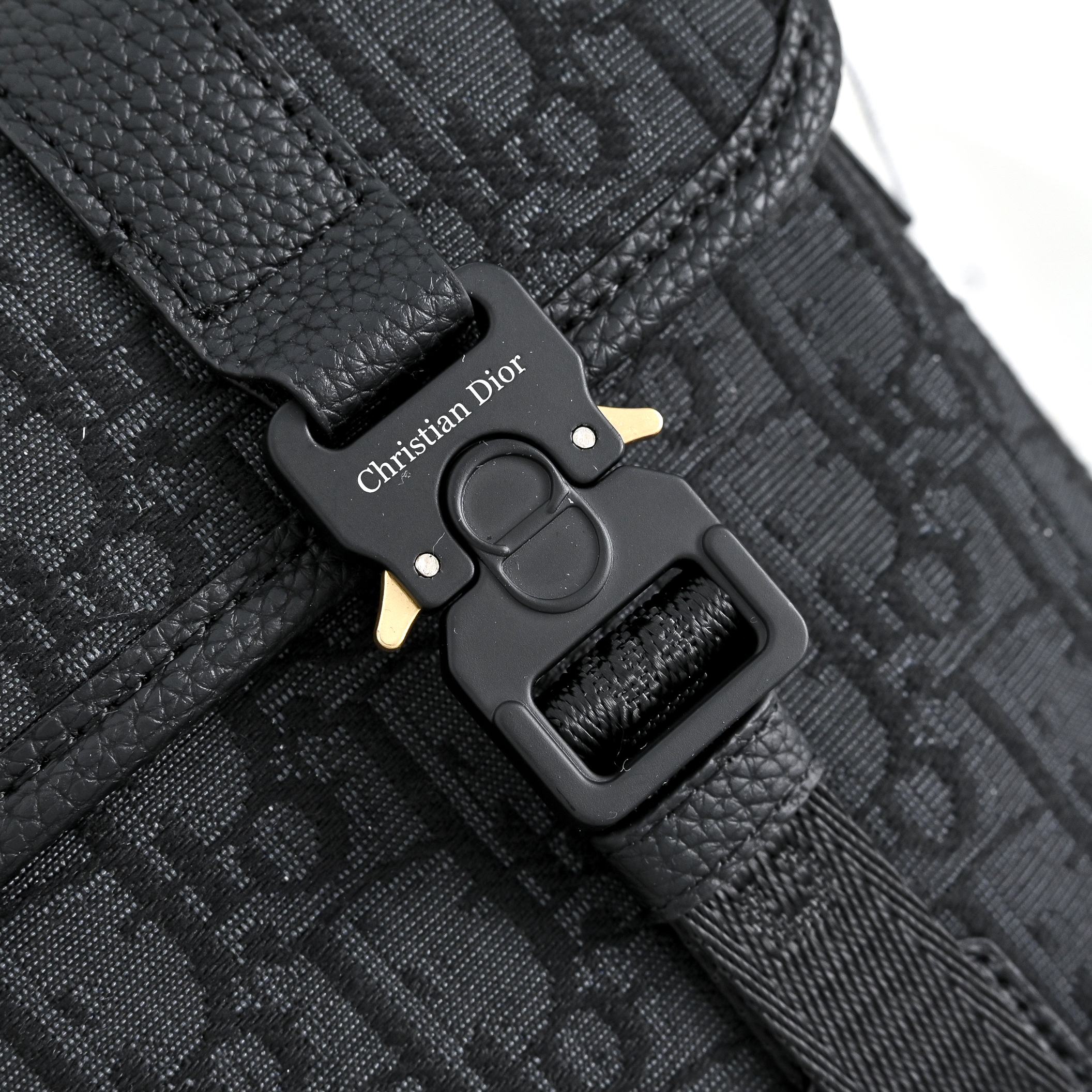🇫🇷 Dior 迪奥 官网同步 高版本 斜挎单肩背包 永恒不过时的标志性产品 纯原单布料 顶级五金制作 