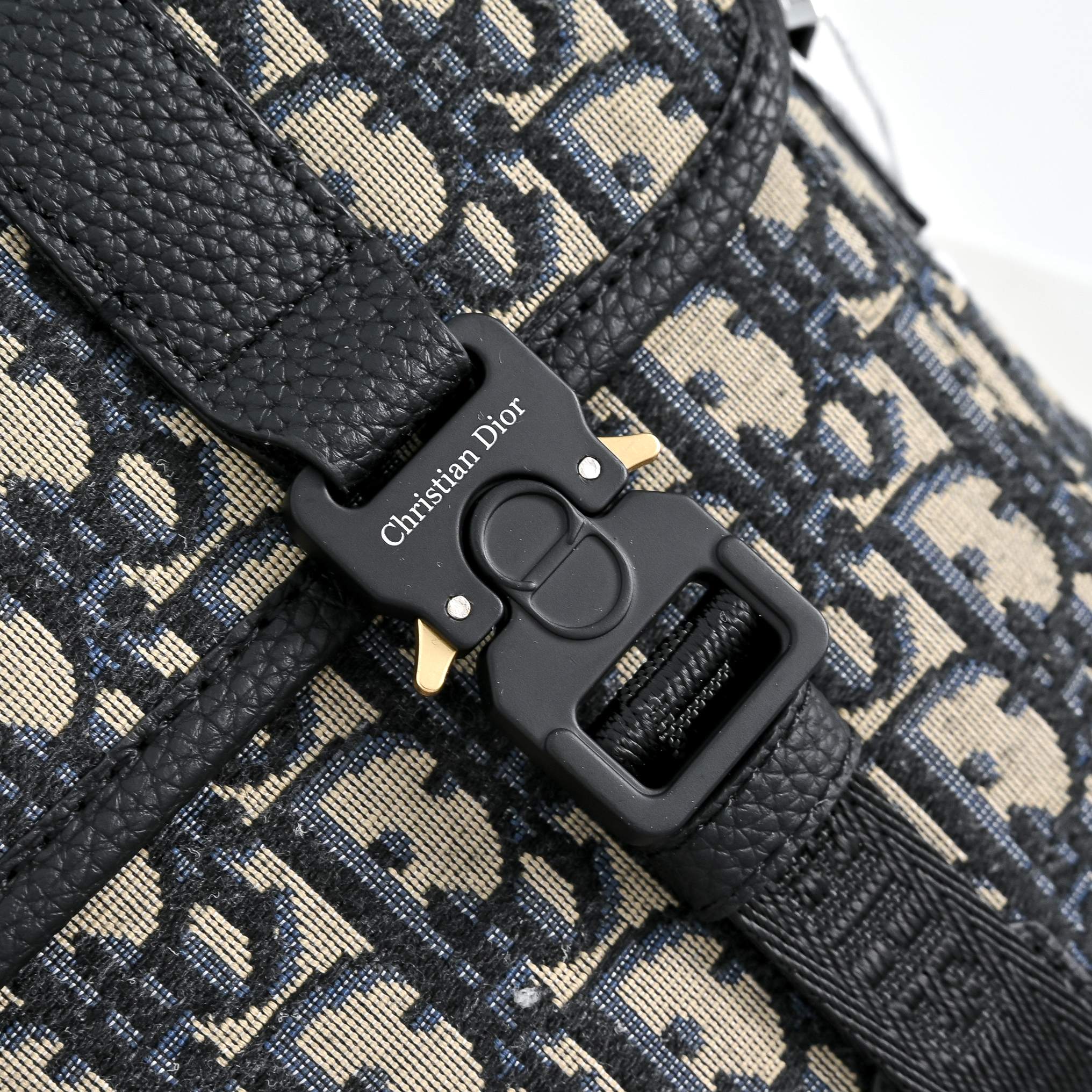 🇫🇷 Dior 迪奥 官网同步 高版本 斜挎单肩背包 永恒不过时的标志性产品 纯原单布料 顶级五金制作 