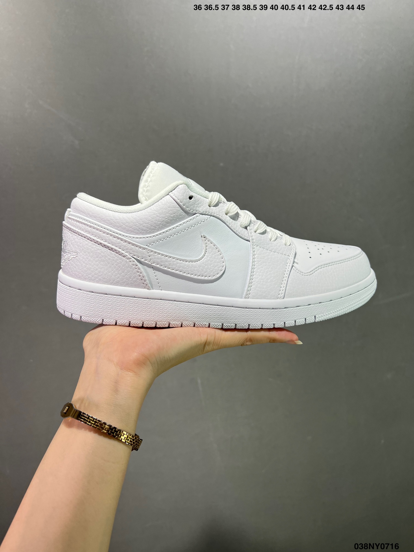 公司级✅Air Jordan 1 Low AJ1乔1低帮休闲板鞋 同步官方配色 市场唯一独家头层皮打造 原鞋原档案开发 原厂皮料 原档冲孔鞋头 正确满胶鞋垫 四线拉帮 原厂织唛标 鞋舌高弹海绵填1
