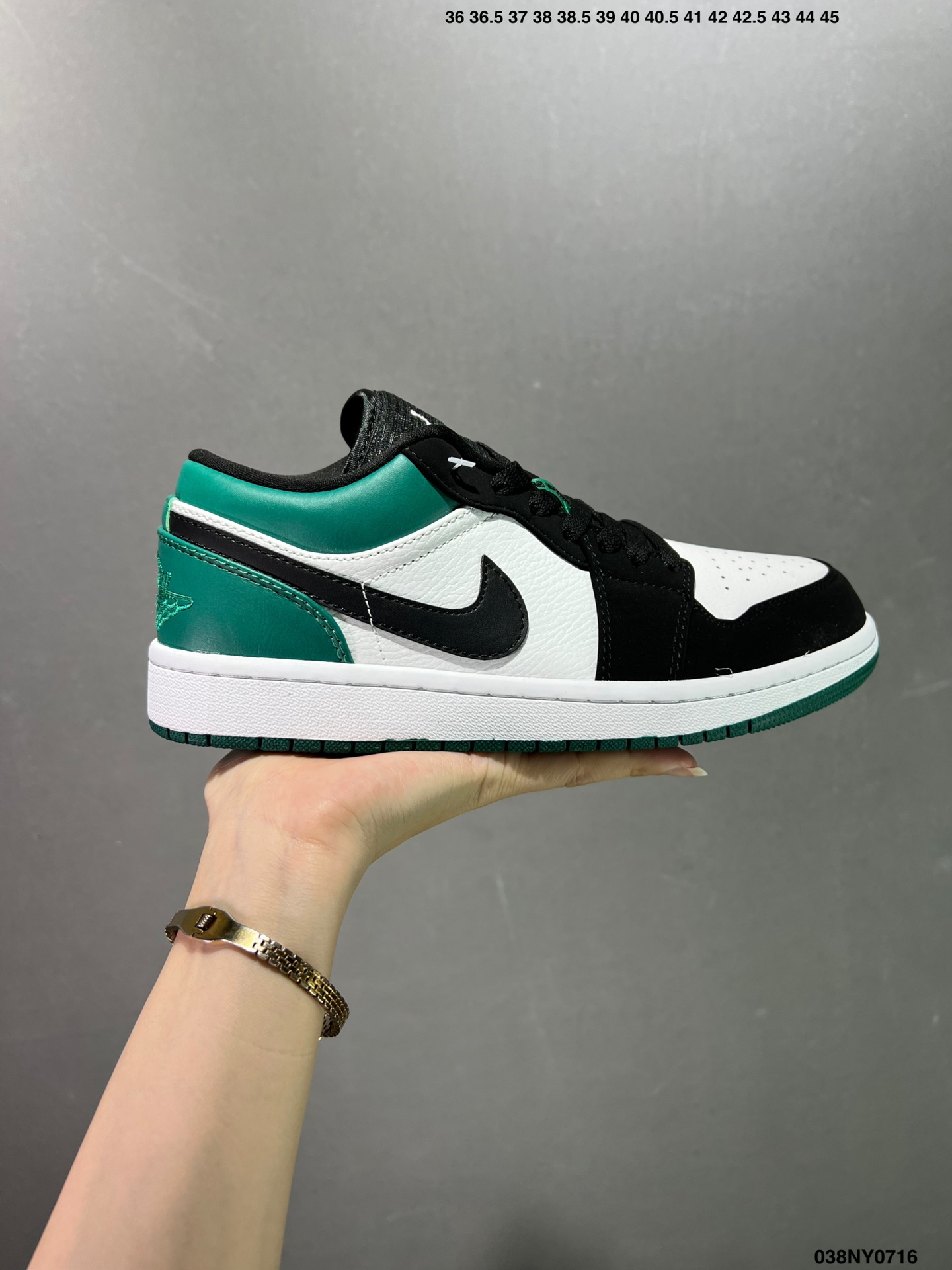 公司级✅Air Jordan 1 Low AJ1乔1低帮休闲板鞋 同步官方配色 市场唯一独家头层皮打造 原鞋原档案开发 原厂皮料 原档冲孔鞋头 正确满胶鞋垫 四线拉帮 原厂织唛标 鞋舌高弹海绵填1