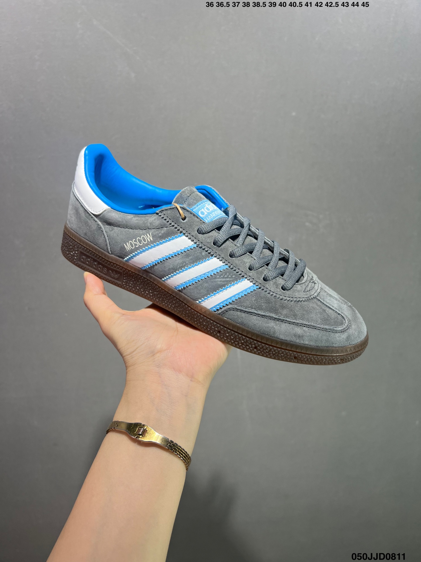 🈴️💰110 ✅AD Originals Handball SPZL 手球运动员系列百搭休闲运动板鞋 GZ4761 这款来自阿迪达斯的这款HANDBALL SPZL前身是一双手球运动鞋，这一次拿来复刻，所以鞋面的主要色彩选用了黑色， 鞋面外侧除了Spezial字母之外还有三叶草标志。Handball SPZL作为复古手球训练鞋与作为室内足球鞋的Samba有着异曲同工之处，但是质感更为出众的鞋身以及丰富的配色选择比起Samba来讲可以说是更胜一筹了！尺码：36 36⅔ 37⅓ 38 38⅔ 39⅓ 40 40⅔ 41⅓ 42 42⅔ 43⅓ 44 45 ID：050JJD0811