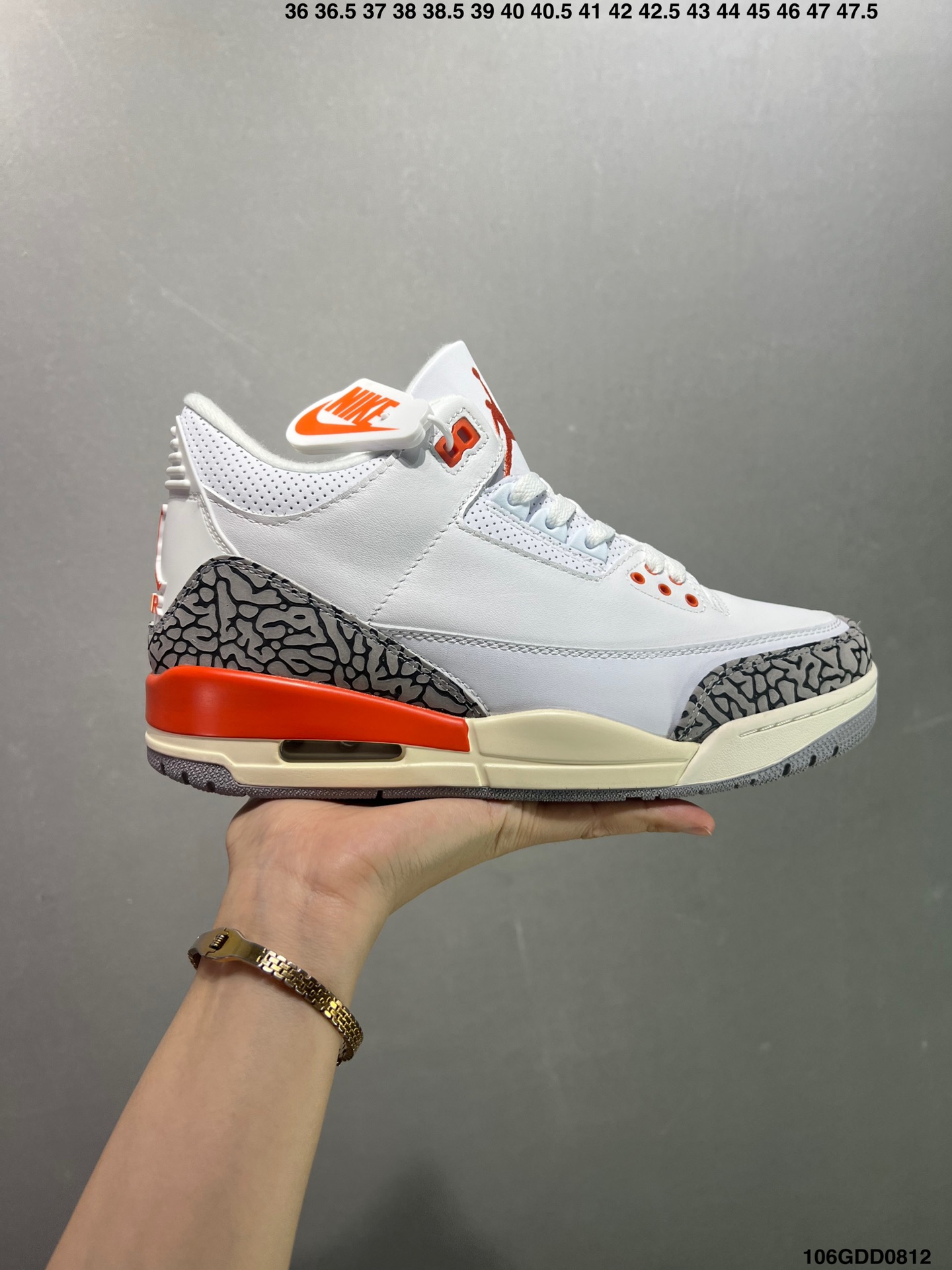公司级✅Air Jordan 3 Retro 复刻白水泥 AJ3 Jordan3代 aj3 乔3 经典复刻白水泥 Jordan篮球鞋系列 鞋身以白色为主调，采用优质皮革材质搭配鞋头及后跟处的经1