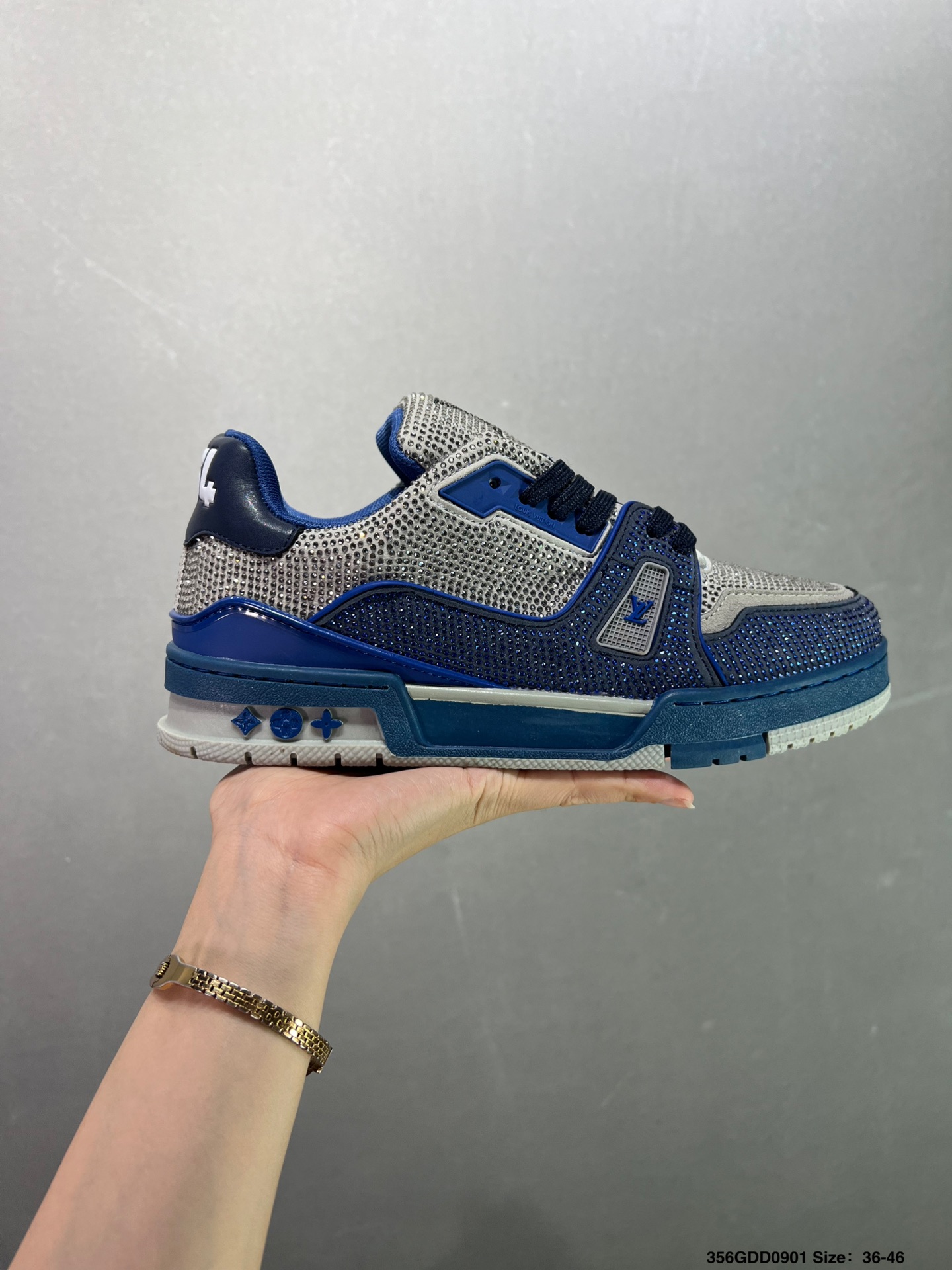 公司级✅LV/LV  LVLV板鞋      新款 LV Trainer最新配色运动鞋  LV 篮球鞋风格运动鞋   该鞋由艺术总监 VIRGIL ABLOH设计 垫脚聚米微料加透气英伦网布1
