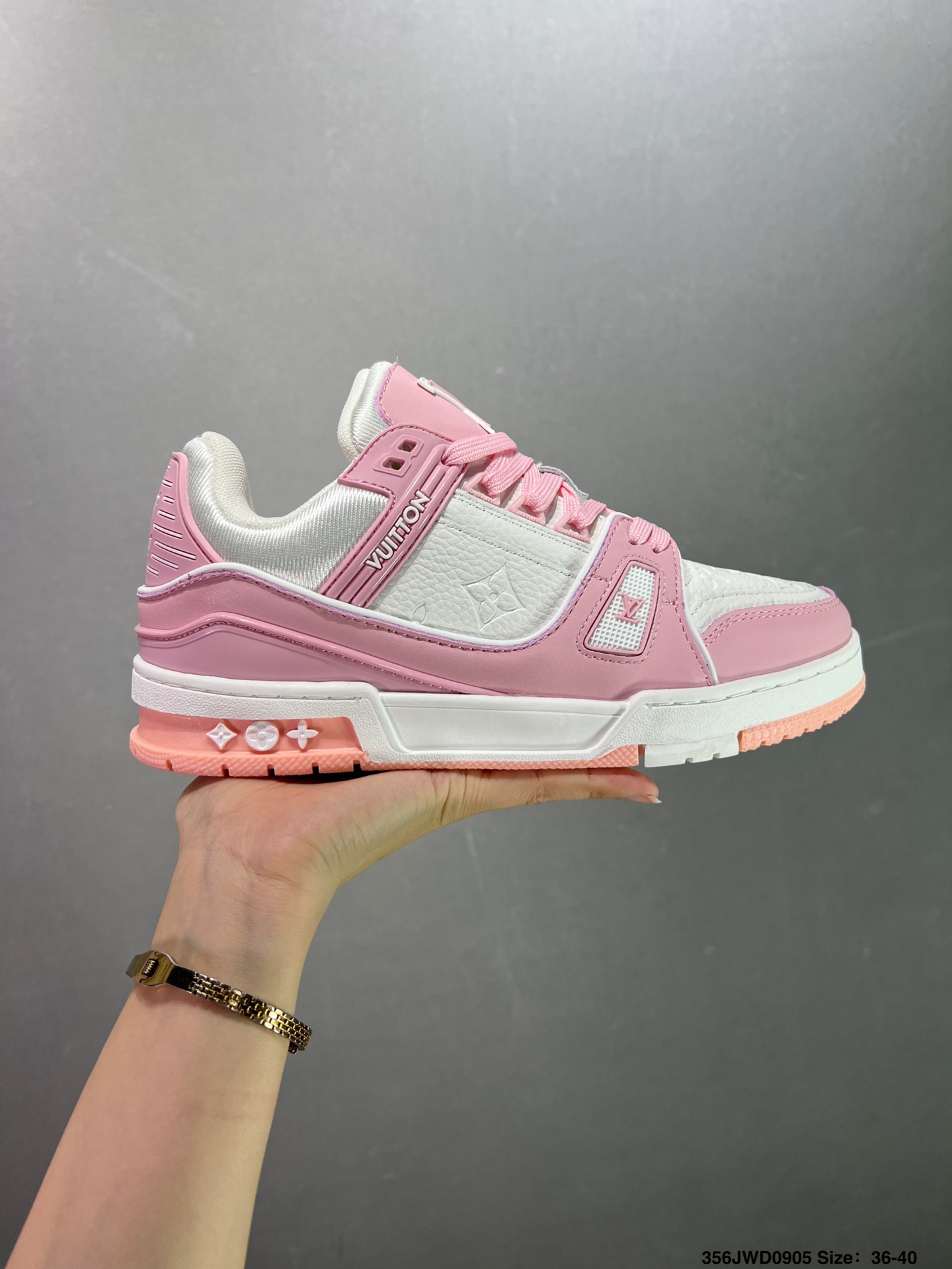 💰130
头层空胶✅路易威登/Louis Vuitton LV路易威登板鞋
新款 LV Trainer最新配色运动鞋 L家 篮球鞋风格运动鞋 该鞋由艺术总监 VIRGIL ABLOH设计 垫脚聚米微料加透气英伦网布 细节原版一致 Size:36-41