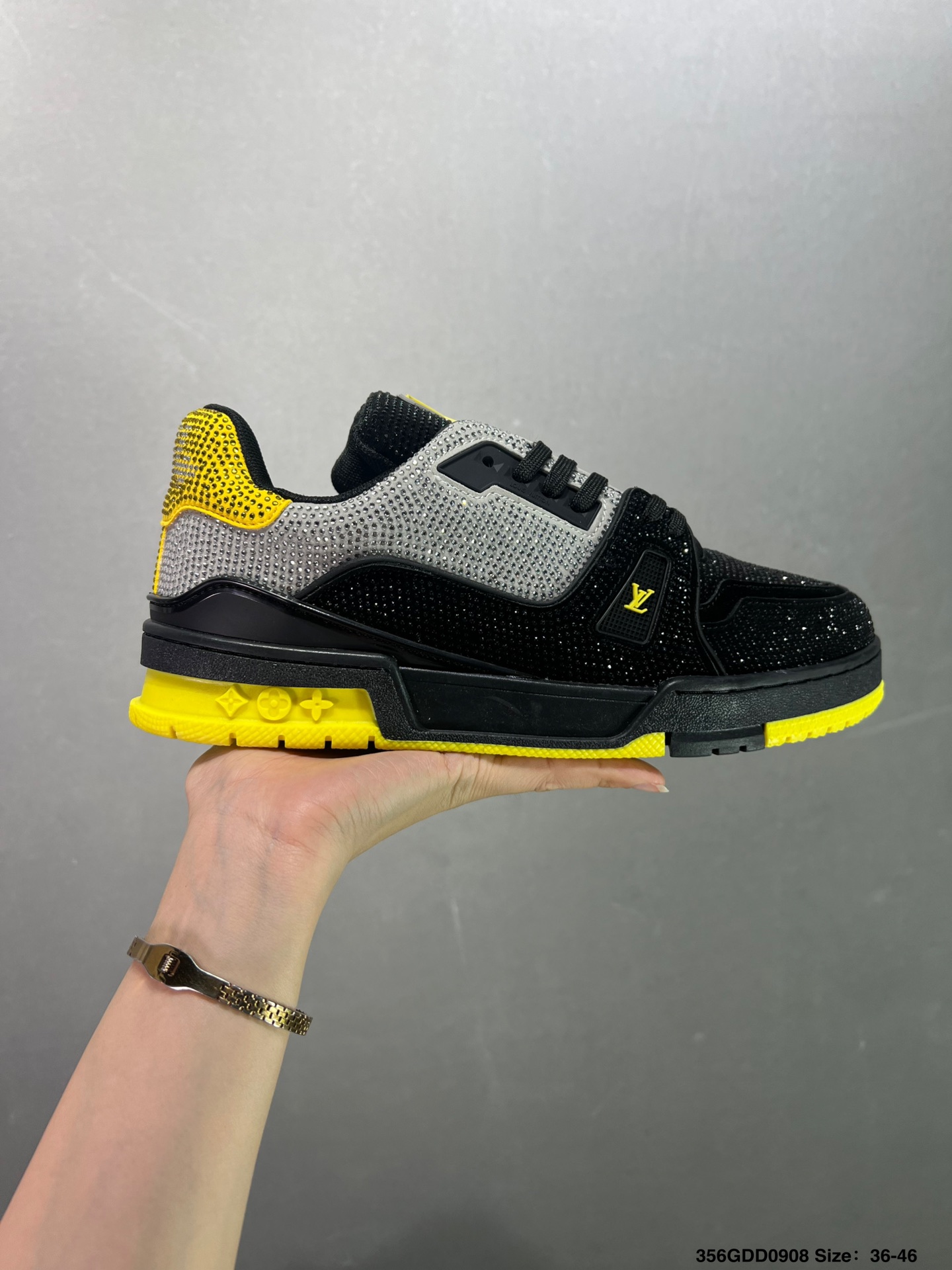 公司级✅LV/LV  LVLV板鞋      新款 LV Trainer最新配色运动鞋  LV 篮球鞋风格运动鞋   该鞋由艺术总监 VIRGIL ABLOH设计 垫脚聚米微料加透气英伦网布1