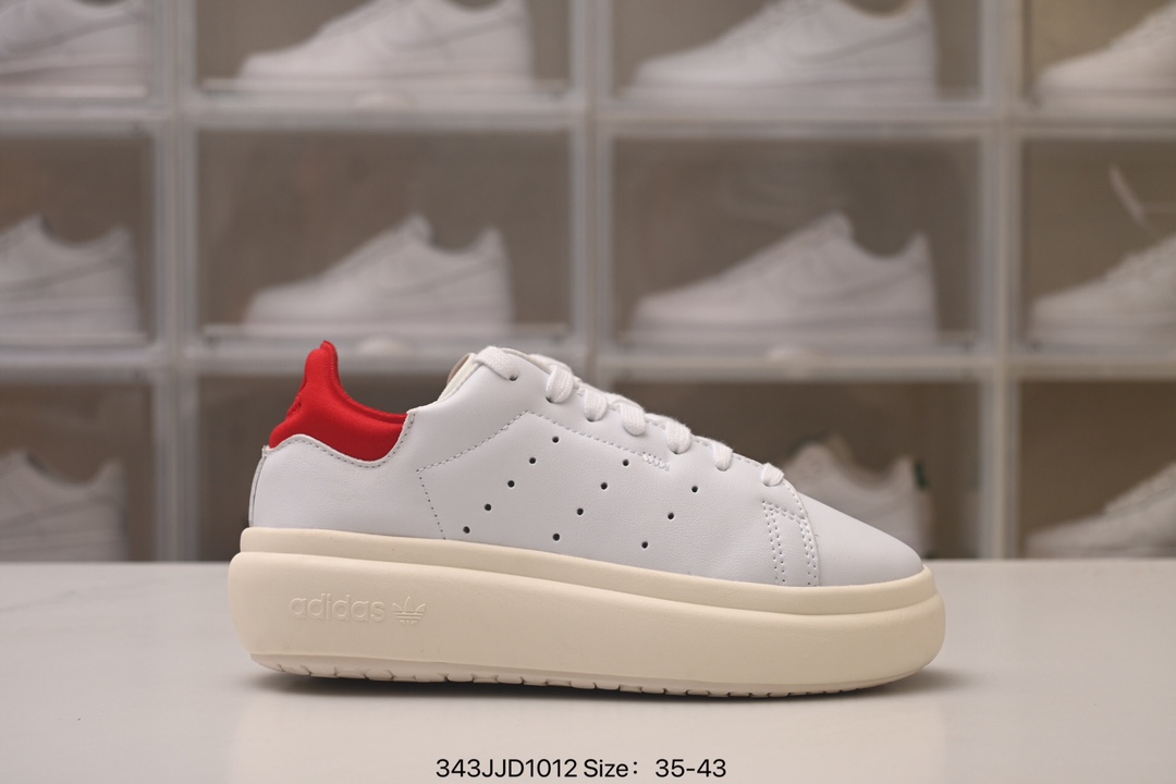  YL\nAd Originals Stan Smith PE史密斯面包系列低帮轻量松糕经典百搭复古休闲运动厚底板鞋 \n此次全新鞋型选择 Originals 最经典的 Stan Smith 为蓝本进行创作，保留原始设计的同时，将鞋身所有部分都等比放大，看上去还有些俏皮可爱。鞋身同样以全皮革包裹，质感上绝对无需担心。\n货号：IE0\n尺码：  .   .   .   .   . \n编码：JJD