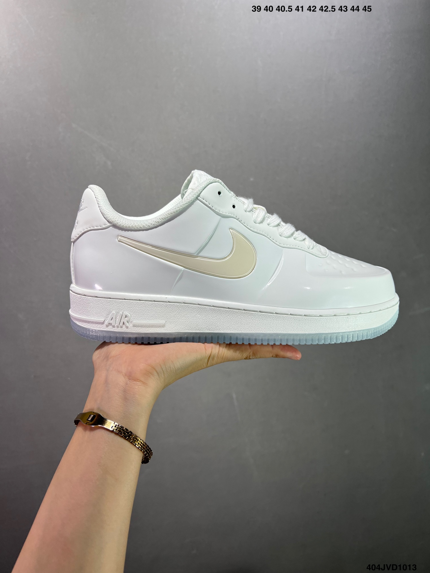 ZZ\n公司级Nike Air Force 全新配色\n#原楦头原纸板  打造纯正空军版型\n#专注外贸渠道  全掌内置蜂窝气垫 \n#原盒配件 原厂中底钢印、拉帮完美  \n货号：AJ-YD\n尺码：  .   .   .  ID：JVD