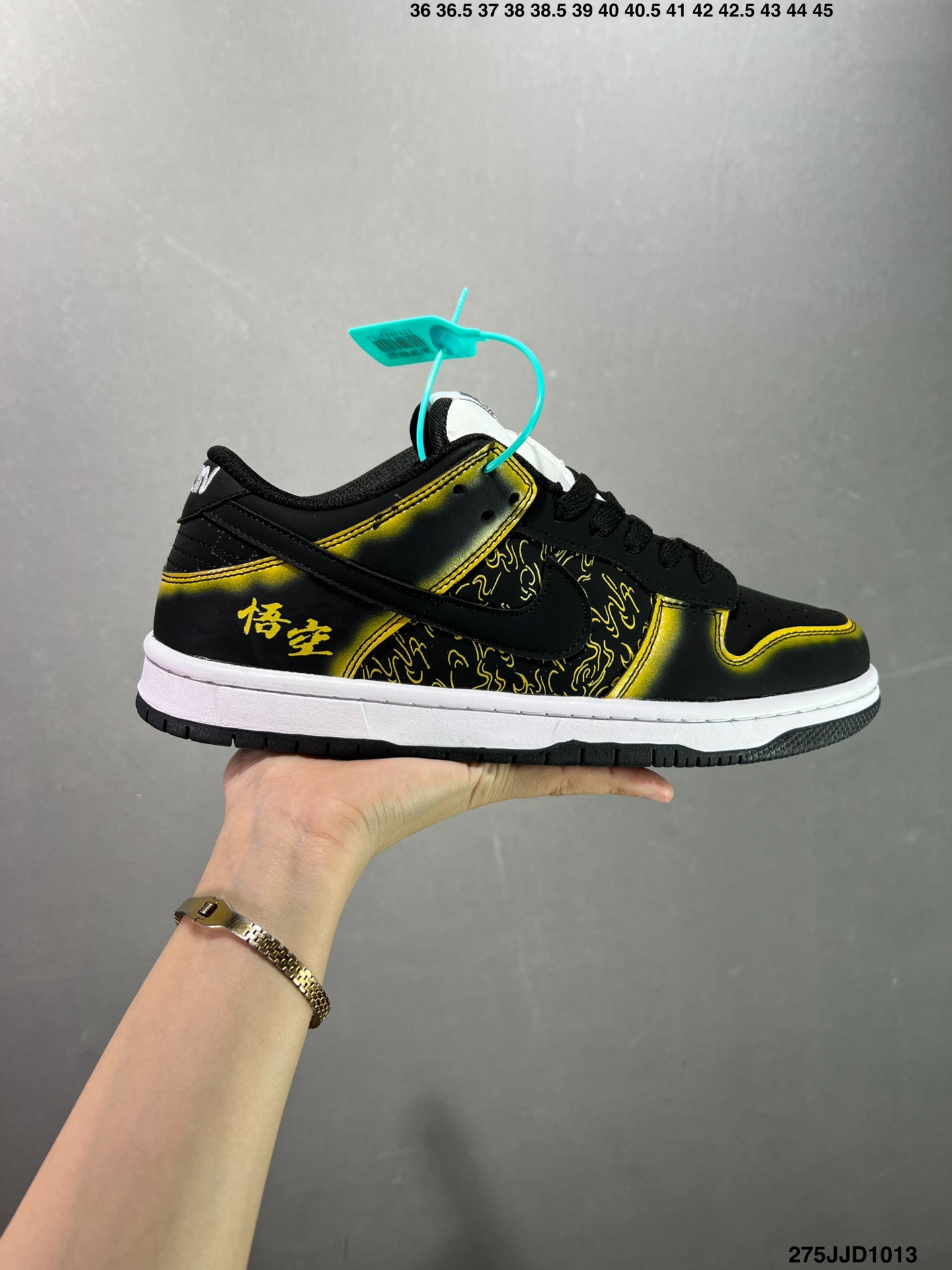 YL\n真标Nike Dunk Low 黑神话悟空 祥云龙纹 复古百搭 低帮板鞋男女球鞋 高端定制\n货号:DQ0-WE\n尺码: . .  .   .   .   \nID:JJD