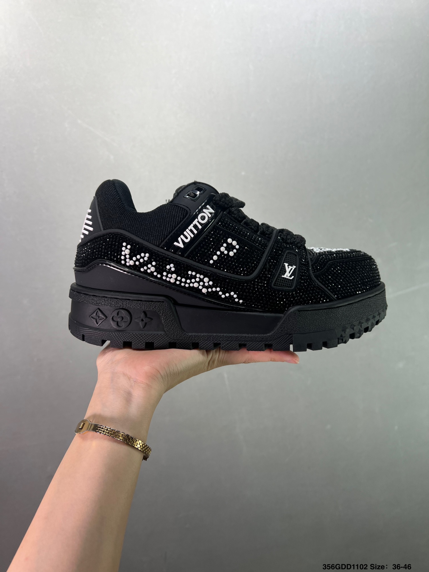 💰200
公司级✅路易威登/Louis Vuitton LV路易威登板鞋
新款 LV Trainer最新配色运动鞋 L家 篮球鞋风格运动鞋 该鞋由艺术总监 VIRGIL ABLOH设计 垫脚聚米微料加透气英伦网布 细节原版一致 Size:36-46 ID:356GDD1102