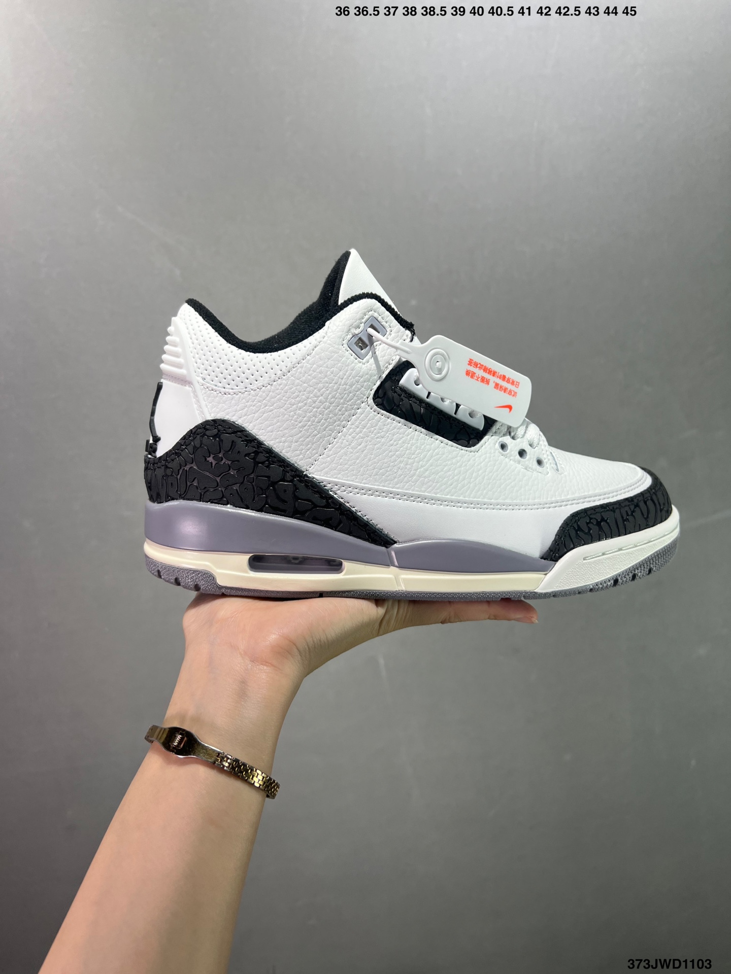 公司级✅Air Jordan 3 Retro 复刻白水泥 AJ3 Jordan3代 aj3 乔3 经典复刻白水泥 Jordan篮球鞋系列 鞋身以白色为主调，采用优质皮革材质搭配鞋头及后跟处的经1