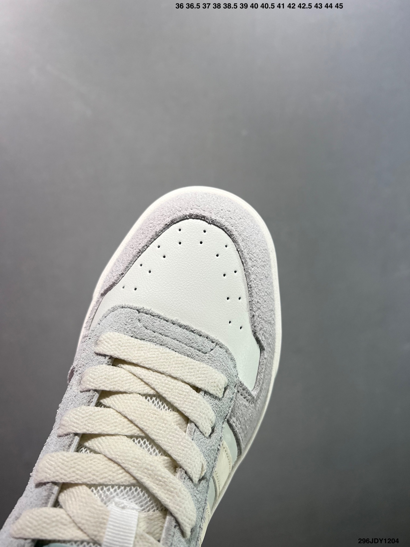 爆款补齐💰105
✅adidas neo D-PAD Classic 百搭单品
adidas NEO 是adidas 面向年轻人市场的一个品牌,通过其青春、自由和时尚的特点,与年轻人建立连接,并鼓励他们勇敢地追求自己的热情和个性。它不仅提供时尚的产品,还传递积极的生活态度,激励年轻人在他们的旅程中发现更多可能性
货号:JI2551
尺码:36 36.5 37 38 39 40 40.5 41 42 42.5 43 44 45