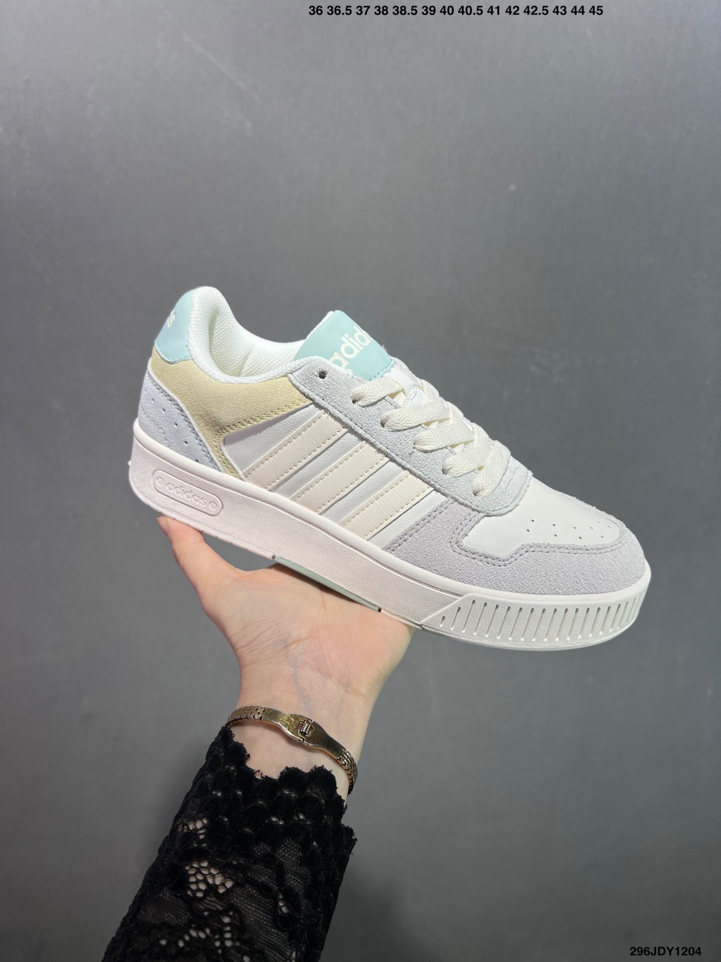 爆款补齐💰105
✅adidas neo D-PAD Classic 百搭单品
adidas NEO 是adidas 面向年轻人市场的一个品牌,通过其青春、自由和时尚的特点,与年轻人建立连接,并鼓励他们勇敢地追求自己的热情和个性。它不仅提供时尚的产品,还传递积极的生活态度,激励年轻人在他们的旅程中发现更多可能性
货号:JI2551
尺码:36 36.5 37 38 39 40 40.5 41 42 42.5 43 44 45