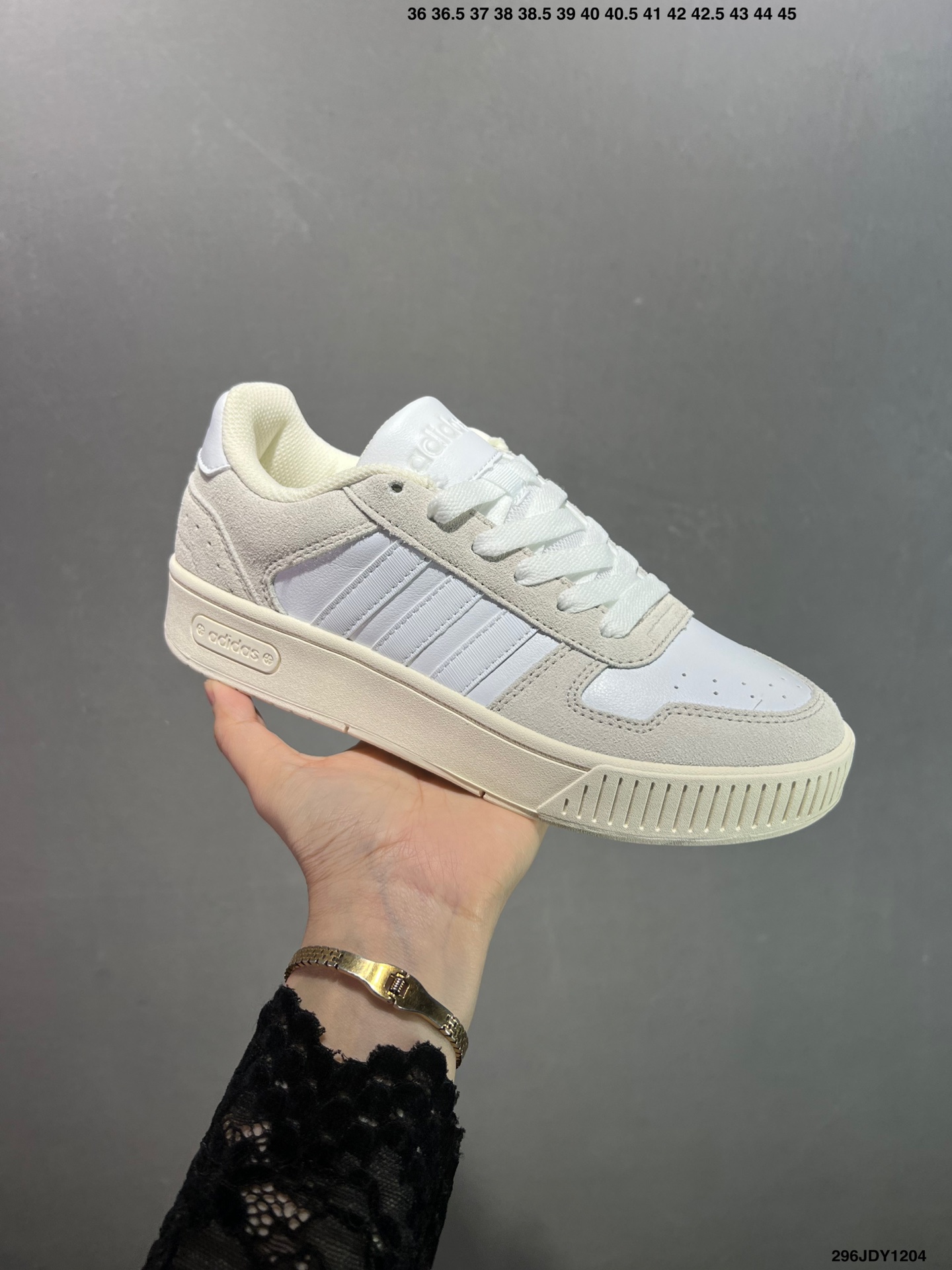 爆款补齐💰105
✅adidas neo D-PAD Classic 百搭单品
adidas NEO 是adidas 面向年轻人市场的一个品牌,通过其青春、自由和时尚的特点,与年轻人建立连接,并鼓励他们勇敢地追求自己的热情和个性。它不仅提供时尚的产品,还传递积极的生活态度,激励年轻人在他们的旅程中发现更多可能性
货号:JI2551
尺码:36 36.5 37 38 39 40 40.5 41 42 42.5 43 44 45