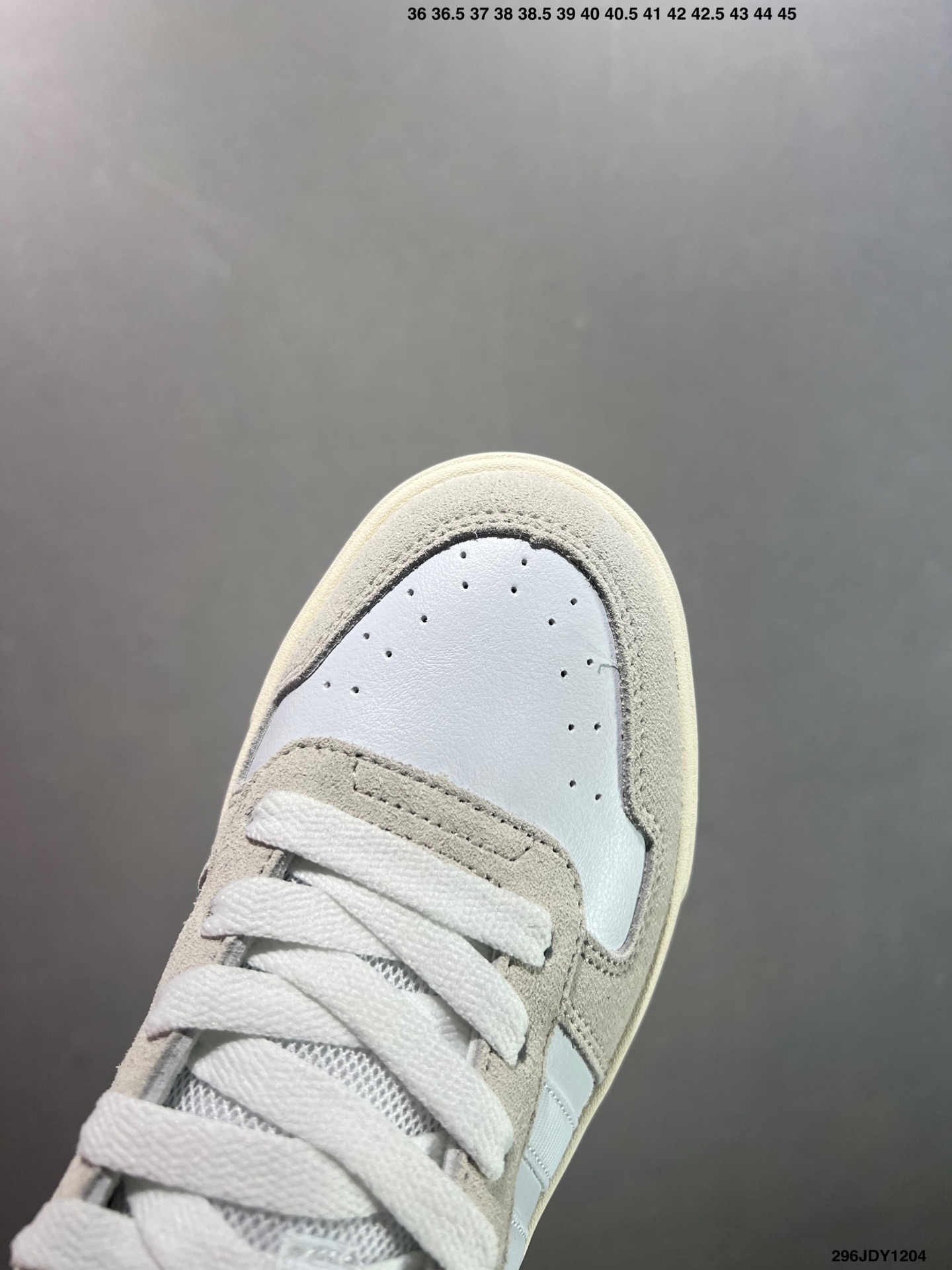 爆款补齐💰105
✅adidas neo D-PAD Classic 百搭单品
adidas NEO 是adidas 面向年轻人市场的一个品牌,通过其青春、自由和时尚的特点,与年轻人建立连接,并鼓励他们勇敢地追求自己的热情和个性。它不仅提供时尚的产品,还传递积极的生活态度,激励年轻人在他们的旅程中发现更多可能性
货号:JI2551
尺码:36 36.5 37 38 39 40 40.5 41 42 42.5 43 44 45