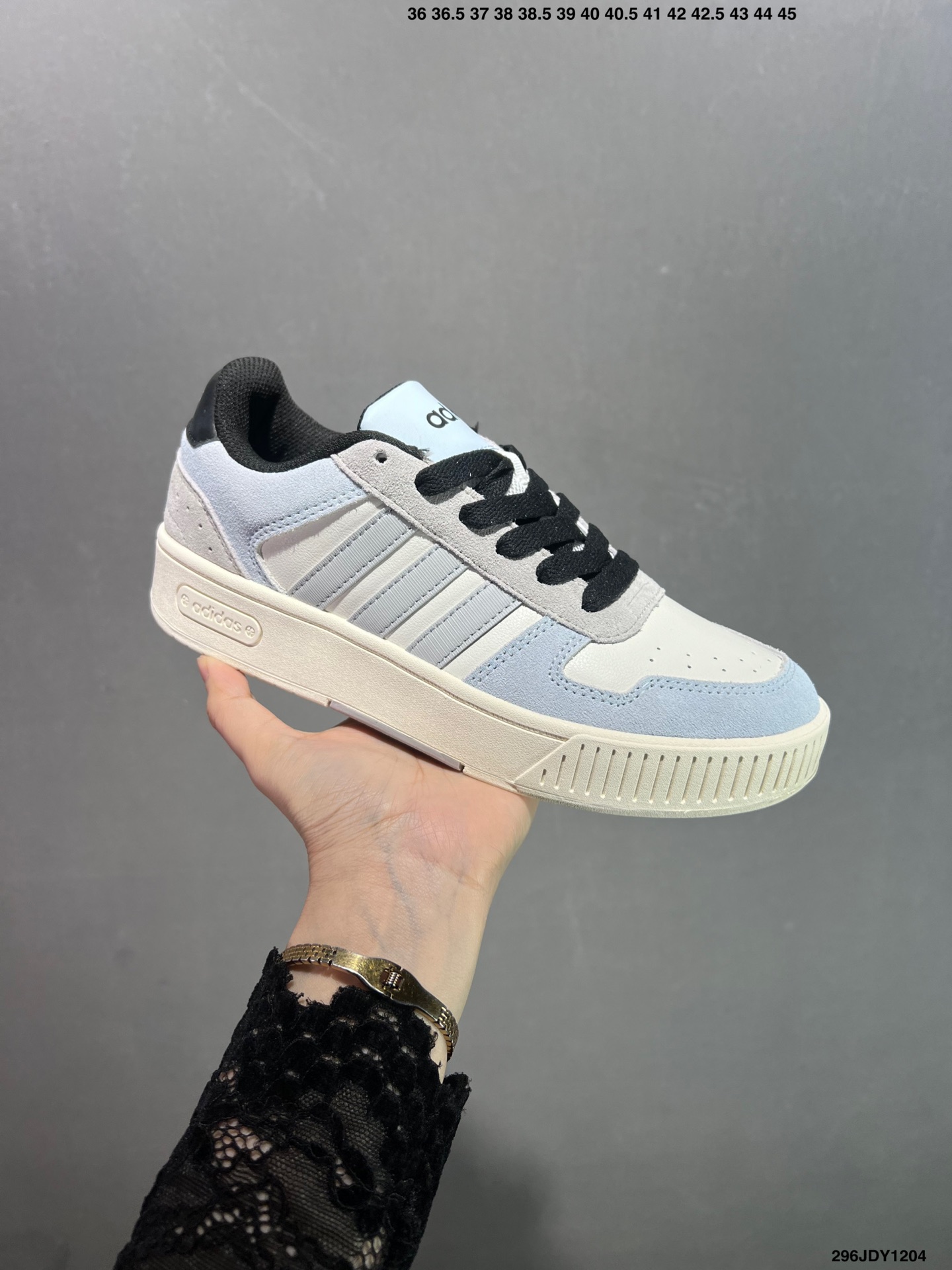 爆款补齐💰105
✅adidas neo D-PAD Classic 百搭单品
adidas NEO 是adidas 面向年轻人市场的一个品牌,通过其青春、自由和时尚的特点,与年轻人建立连接,并鼓励他们勇敢地追求自己的热情和个性。它不仅提供时尚的产品,还传递积极的生活态度,激励年轻人在他们的旅程中发现更多可能性
货号:JI2551
尺码:36 36.5 37 38 39 40 40.5 41 42 42.5 43 44 45