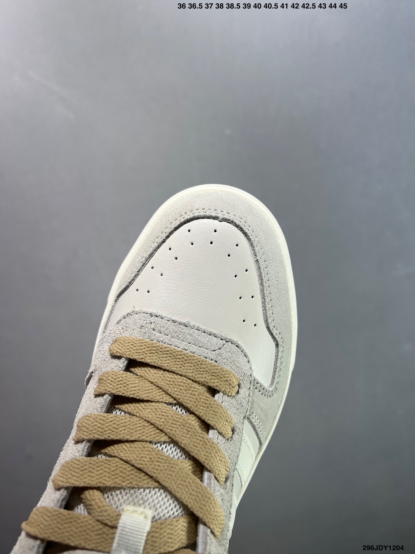 爆款补齐💰105
✅adidas neo D-PAD Classic 百搭单品
adidas NEO 是adidas 面向年轻人市场的一个品牌,通过其青春、自由和时尚的特点,与年轻人建立连接,并鼓励他们勇敢地追求自己的热情和个性。它不仅提供时尚的产品,还传递积极的生活态度,激励年轻人在他们的旅程中发现更多可能性
货号:JI2551
尺码:36 36.5 37 38 39 40 40.5 41 42 42.5 43 44 45