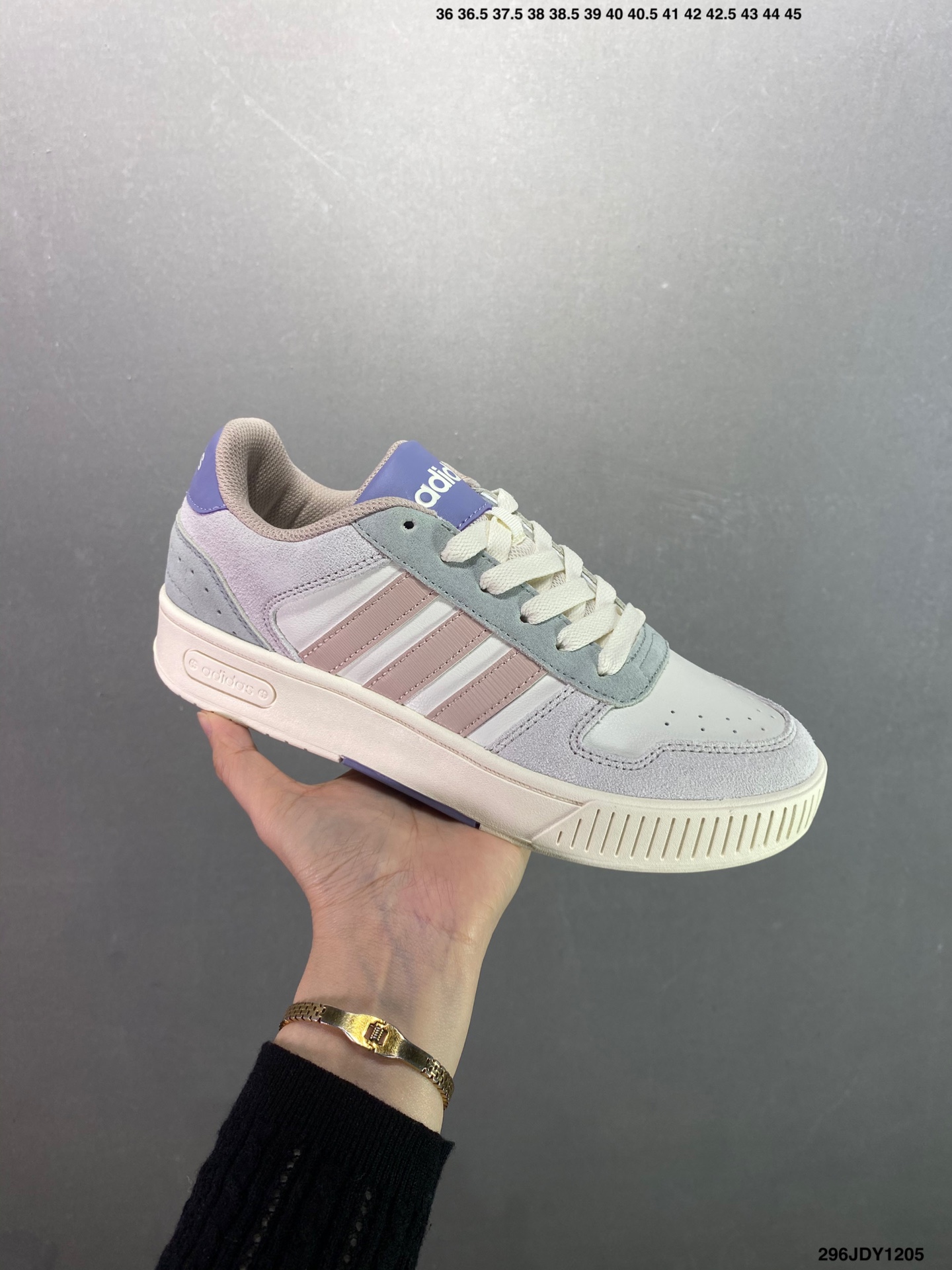 爆款补齐💰105
✅adidas neo D-PAD Classic 百搭单品
adidas NEO 是adidas 面向年轻人市场的一个品牌,通过其青春、自由和时尚的特点,与年轻人建立连接,并鼓励他们勇敢地追求自己的热情和个性。它不仅提供时尚的产品,还传递积极的生活态度,激励年轻人在他们的旅程中发现更多可能性
货号:JI2551
尺码:36 36.5 37 38 39 40 40.5 41 42 42.5 43 44 45