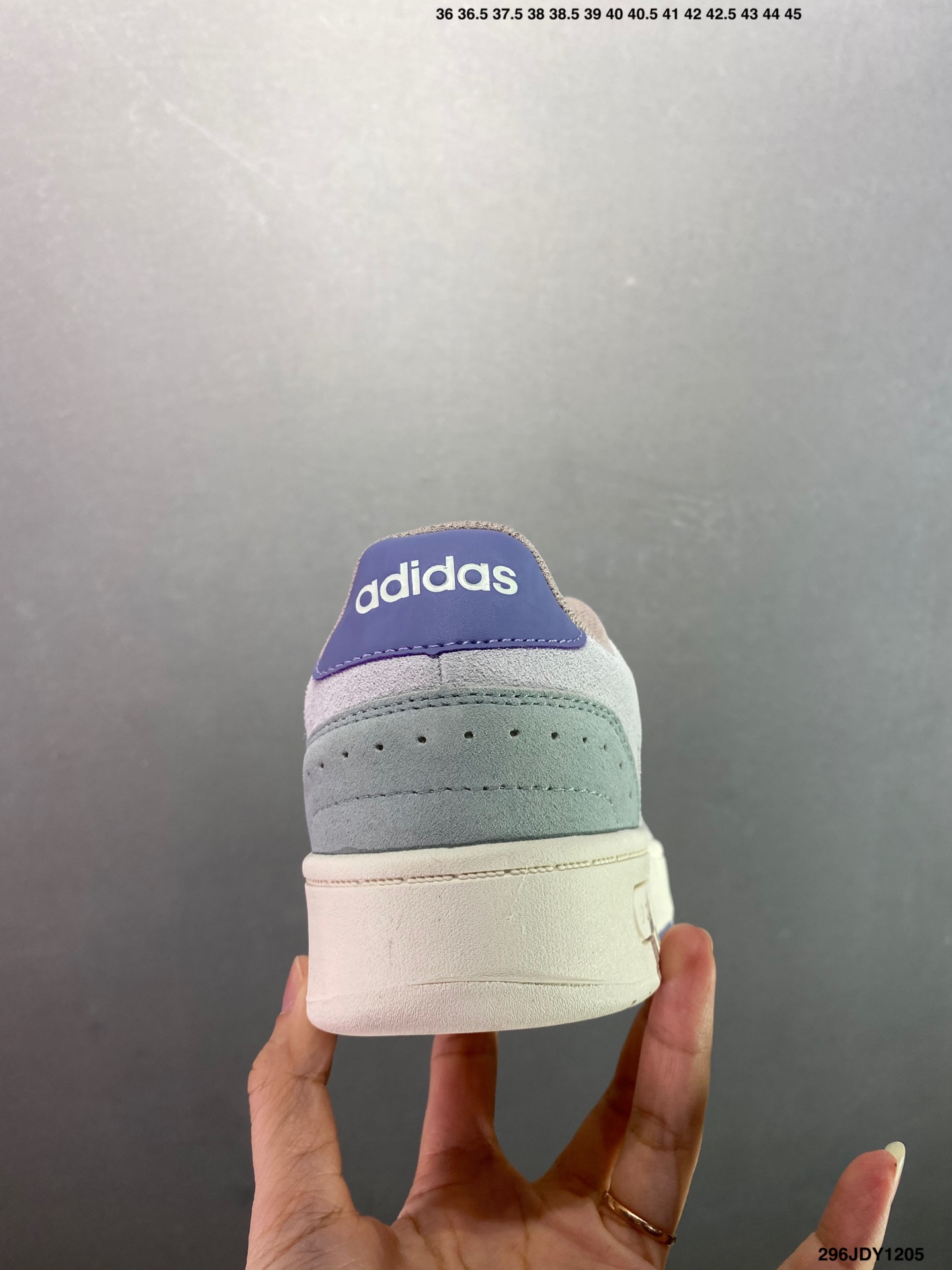 爆款补齐💰105
✅adidas neo D-PAD Classic 百搭单品
adidas NEO 是adidas 面向年轻人市场的一个品牌,通过其青春、自由和时尚的特点,与年轻人建立连接,并鼓励他们勇敢地追求自己的热情和个性。它不仅提供时尚的产品,还传递积极的生活态度,激励年轻人在他们的旅程中发现更多可能性
货号:JI2551
尺码:36 36.5 37 38 39 40 40.5 41 42 42.5 43 44 45