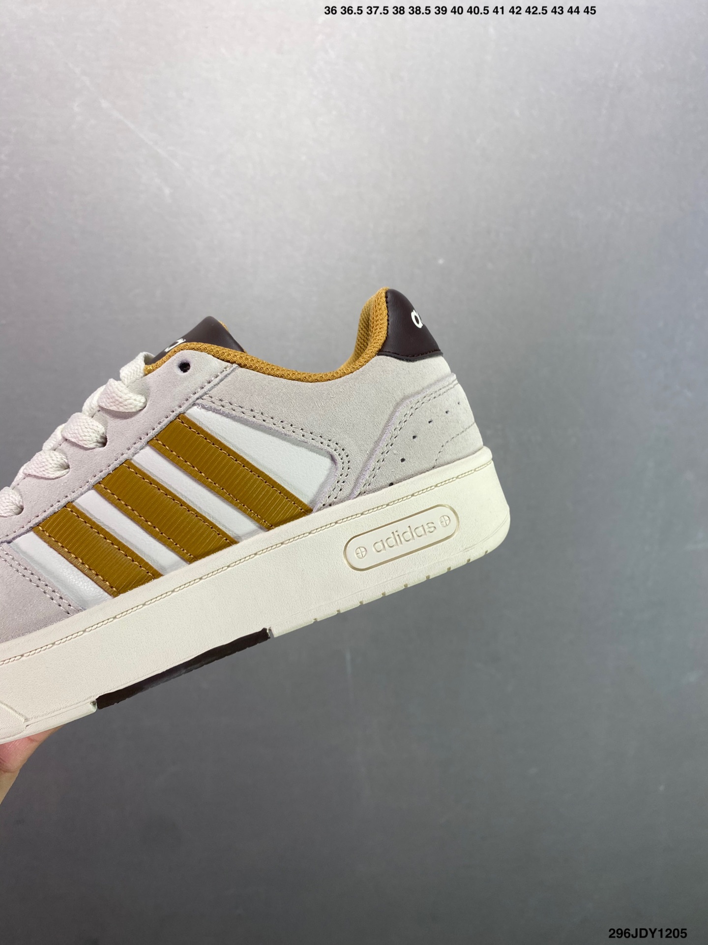 爆款补齐💰105
✅adidas neo D-PAD Classic 百搭单品
adidas NEO 是adidas 面向年轻人市场的一个品牌,通过其青春、自由和时尚的特点,与年轻人建立连接,并鼓励他们勇敢地追求自己的热情和个性。它不仅提供时尚的产品,还传递积极的生活态度,激励年轻人在他们的旅程中发现更多可能性
货号:JI2551
尺码:36 36.5 37 38 39 40 40.5 41 42 42.5 43 44 45