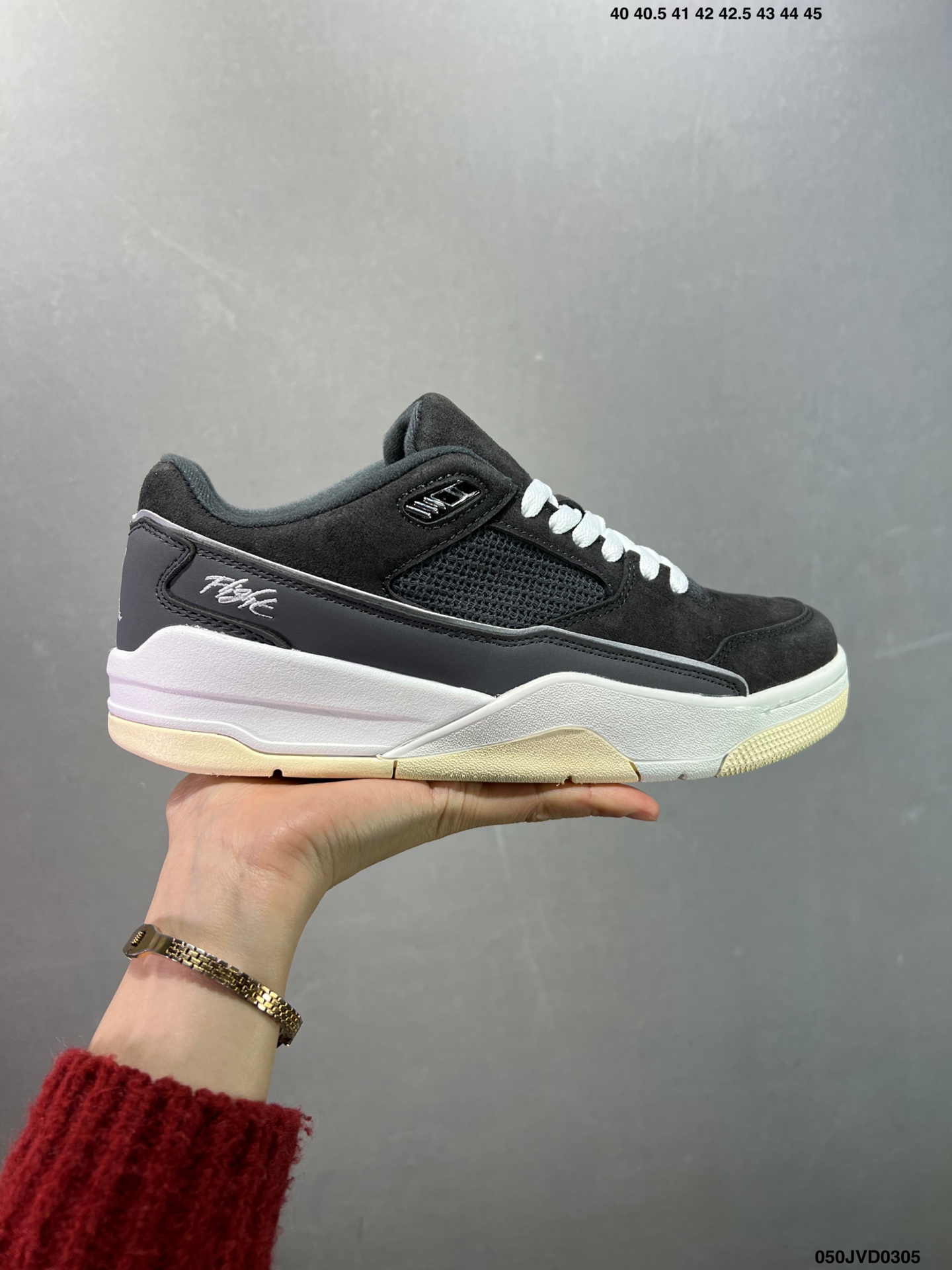 降价💰140 (36-46半码)
耐克 新款 Nike Air Jordan 4 Retro OG 中帮 迈克尔·乔丹AJ4代乔4 复古休闲运动文化篮球鞋。秉承轻量化的速度型篮球鞋设计思想完成设计,降低重量的同时提升舒适度,中底延续前作使用了分离式后掌可视化 Air Sole气垫。鞋带孔和后跟鞋提以籃网为造型灵感,将篮球运动巧妙融入到鞋款的设计之中,使鞋身整体富有流动性、节奏感和优雅气质。
货号:HQ2958-006
编码:03JVD400A07