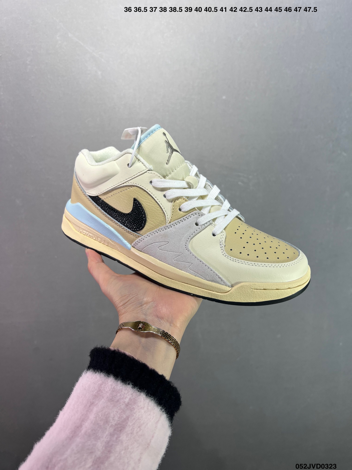 💰170
公司级✅Air Jordan Stadium AJ90 潮流运动板鞋 DX4397-001 充满了对TinkerHathield 原创设计的致敬 包括中足网状面板、前足外侧的鲨鱼齿轮廓、加垫鞋领和 NK Air 鞋跟品牌 鞋子本身采用网眼、皮革和绒面革材料混合制成 散发出现代美感 并配备了该品牌全新的 Formula 23 足底缓震技术 AirJordan Stadium 90 鞋舌标签在鞋舌内侧印有“Flight”字样 完善了设计 尺码:36 36.5 37.5 38 38.5 39 40 40.5 41 42 42.5 43 44 44.5 45 46
编码:052JVD0323