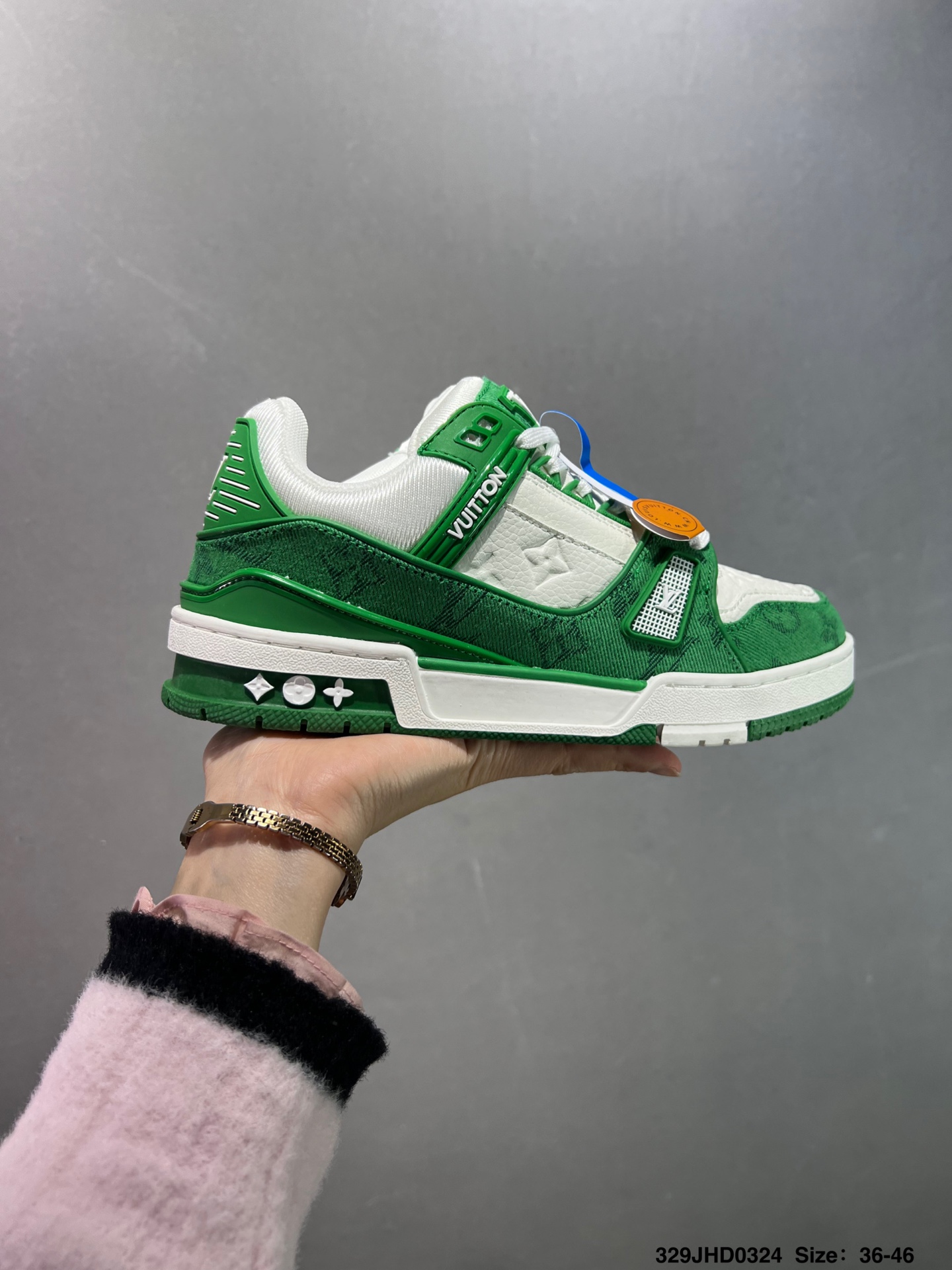 💰130
头层空胶✅路易威登/Louis Vuitton LV路易威登板鞋
新款 LV Trainer最新配色运动鞋 L家 篮球鞋风格运动鞋 该鞋由艺术总监 VIRGIL ABLOH设计 垫脚聚米微料加透气英伦网布 细节原版一致 Size:36-46 ID:329JHD0324