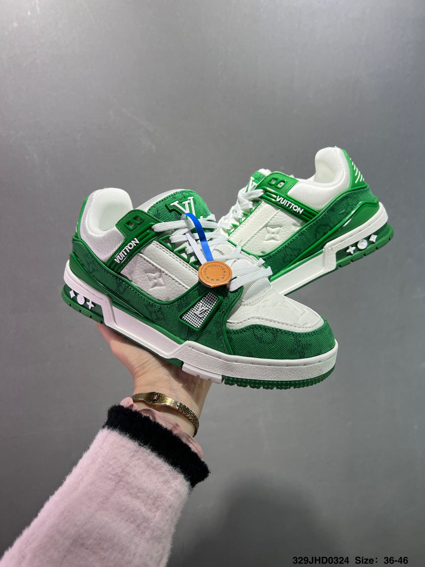 🈴️💰130
头层空胶✅路易威登/Louis Vuitton LV路易威登板鞋
新款 LV Trainer最新配色运动鞋 L家 篮球鞋风格运动鞋 该鞋由艺术总监 VIRGIL ABLOH设计 垫脚聚米微料加透气英伦网布 细节原版一致 Size:36-46 ID:329JHD0324