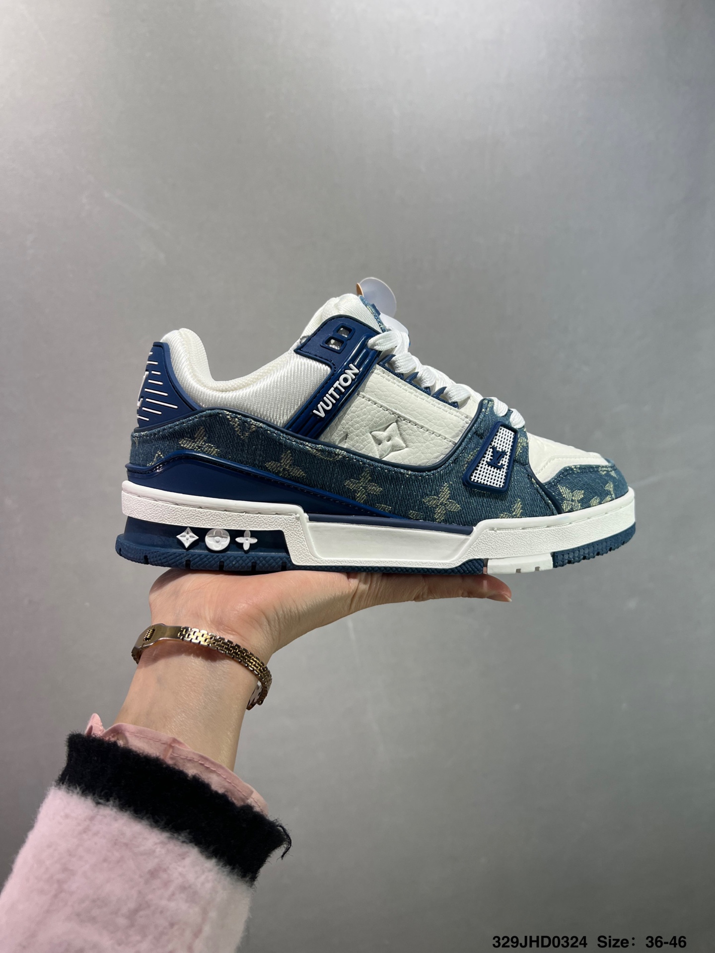 💰130
头层空胶✅路易威登/Louis Vuitton LV路易威登板鞋
新款 LV Trainer最新配色运动鞋 L家 篮球鞋风格运动鞋 该鞋由艺术总监 VIRGIL ABLOH设计 垫脚聚米微料加透气英伦网布 细节原版一致 Size:36-46 ID:329JHD0324