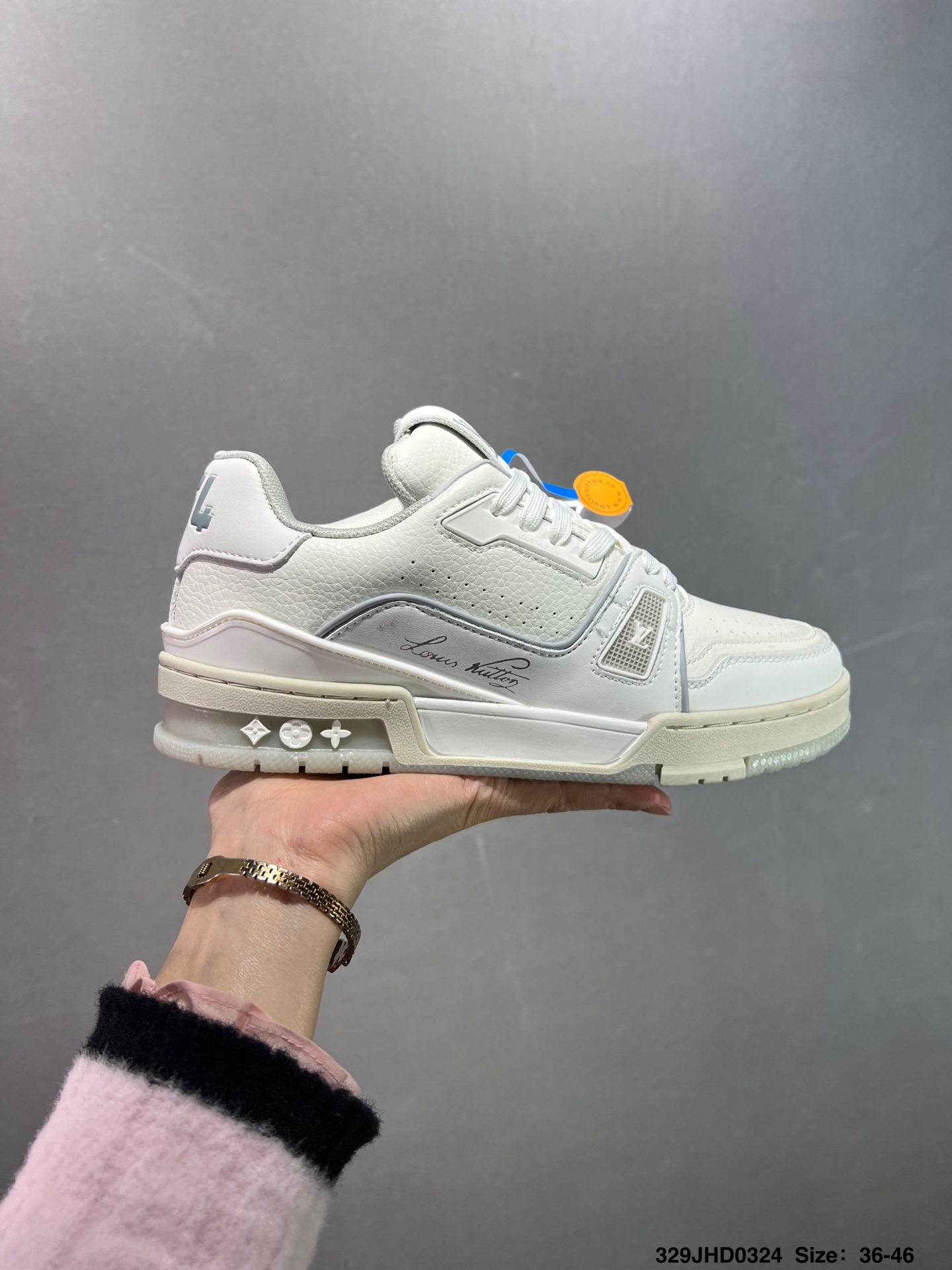 💰130
头层空胶✅路易威登/Louis Vuitton LV路易威登板鞋
新款 LV Trainer最新配色运动鞋 L家 篮球鞋风格运动鞋 该鞋由艺术总监 VIRGIL ABLOH设计 垫脚聚米微料加透气英伦网布 细节原版一致 Size:36-46 ID:329JHD0324