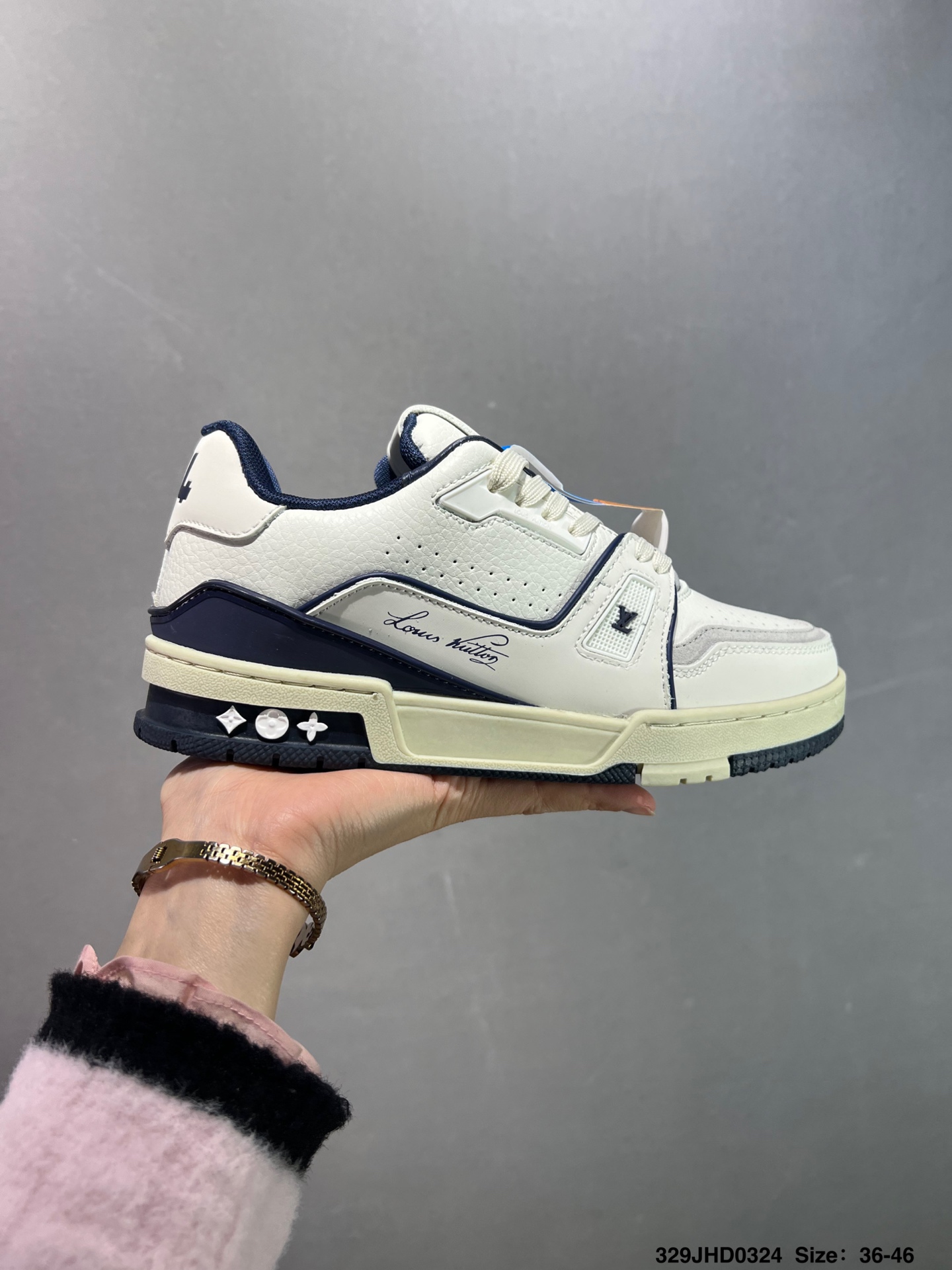 💰130
头层空胶✅路易威登/Louis Vuitton LV路易威登板鞋
新款 LV Trainer最新配色运动鞋 L家 篮球鞋风格运动鞋 该鞋由艺术总监 VIRGIL ABLOH设计 垫脚聚米微料加透气英伦网布 细节原版一致 Size:36-46 ID:329JHD0324