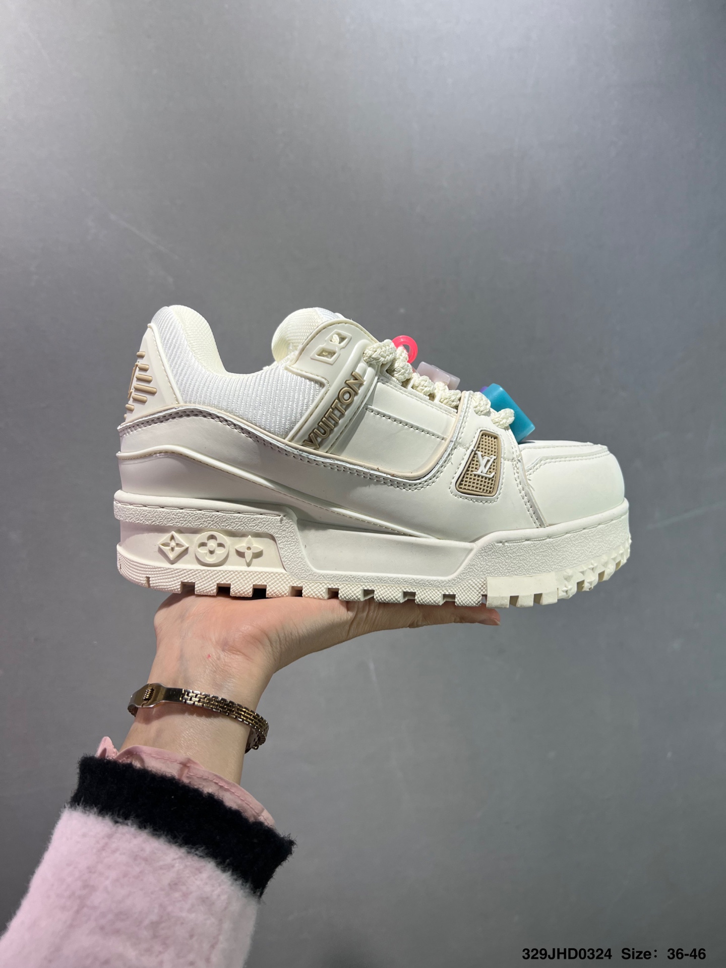 💰130
头层空胶✅路易威登/Louis Vuitton LV路易威登板鞋
新款 LV Trainer最新配色运动鞋 L家 篮球鞋风格运动鞋 该鞋由艺术总监 VIRGIL ABLOH设计 垫脚聚米微料加透气英伦网布 细节原版一致 Size:36-46 ID:329JHD0324