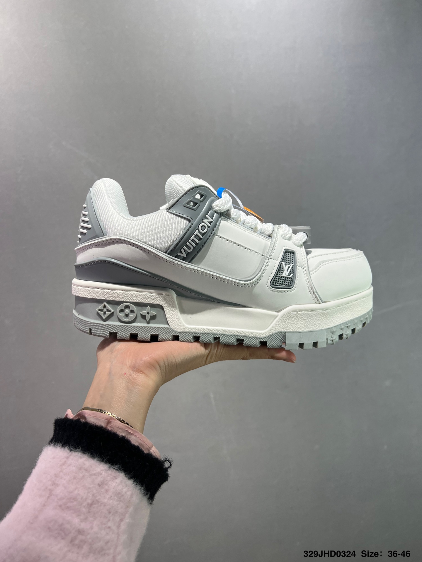 💰130
头层空胶✅路易威登/Louis Vuitton LV路易威登板鞋
新款 LV Trainer最新配色运动鞋 L家 篮球鞋风格运动鞋 该鞋由艺术总监 VIRGIL ABLOH设计 垫脚聚米微料加透气英伦网布 细节原版一致 Size:36-46 ID:329JHD0324