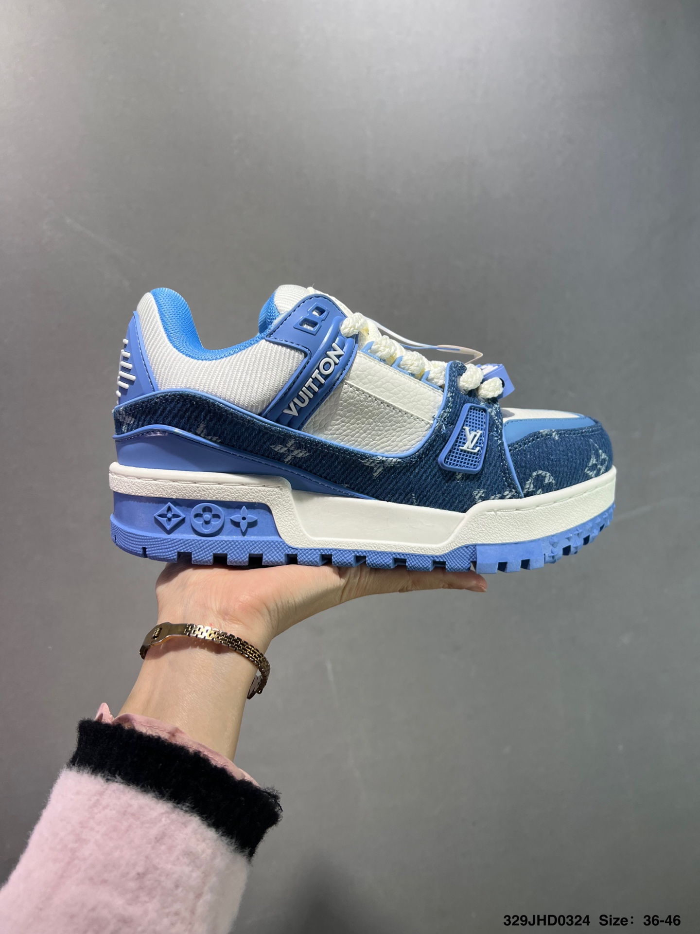 💰130
头层空胶✅路易威登/Louis Vuitton LV路易威登板鞋
新款 LV Trainer最新配色运动鞋 L家 篮球鞋风格运动鞋 该鞋由艺术总监 VIRGIL ABLOH设计 垫脚聚米微料加透气英伦网布 细节原版一致 Size:36-46 ID:329JHD0324