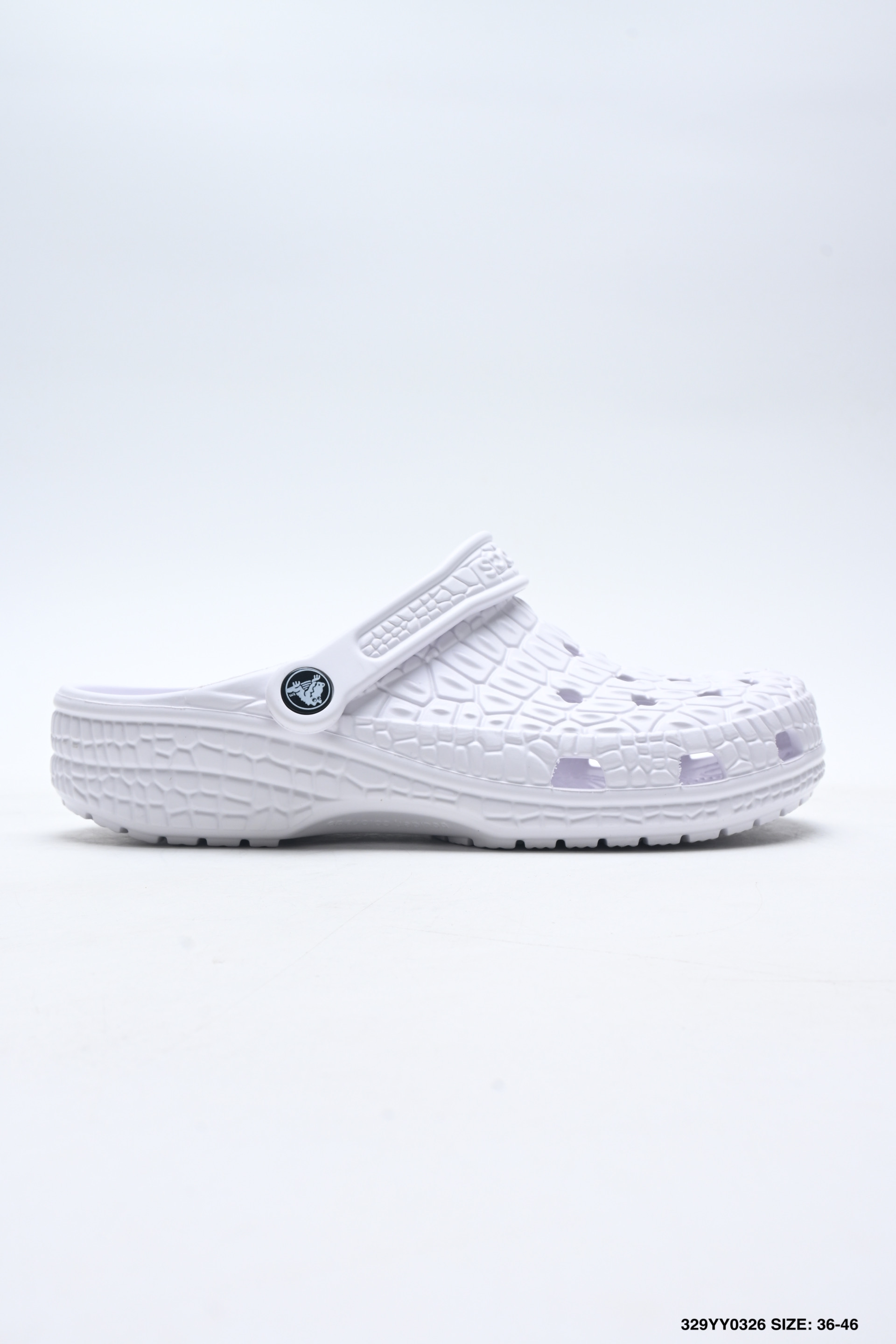 💰55
✅CROCS 卡骆驰洞洞鞋 报货按M3 4 5 6 7 8 9 10 11报货效率比较快，尺码: M3=35 M4=36-37 M5=37-38 M6=38-39 M7=39-40 M8=41-42 M9=42-43 M10=43-44 M11=45-46 配件➕10需要请备注（任选其一）✨ 东莞原厂 外贸订单 Crocs 卡骆驰 明星上脚同款 经夏季经典两用沙滩厚底增高洞洞鞋 凉鞋拖鞋 泡芙款 透明防水袋包装 注意配件需单独购买 
ID：329YY0326