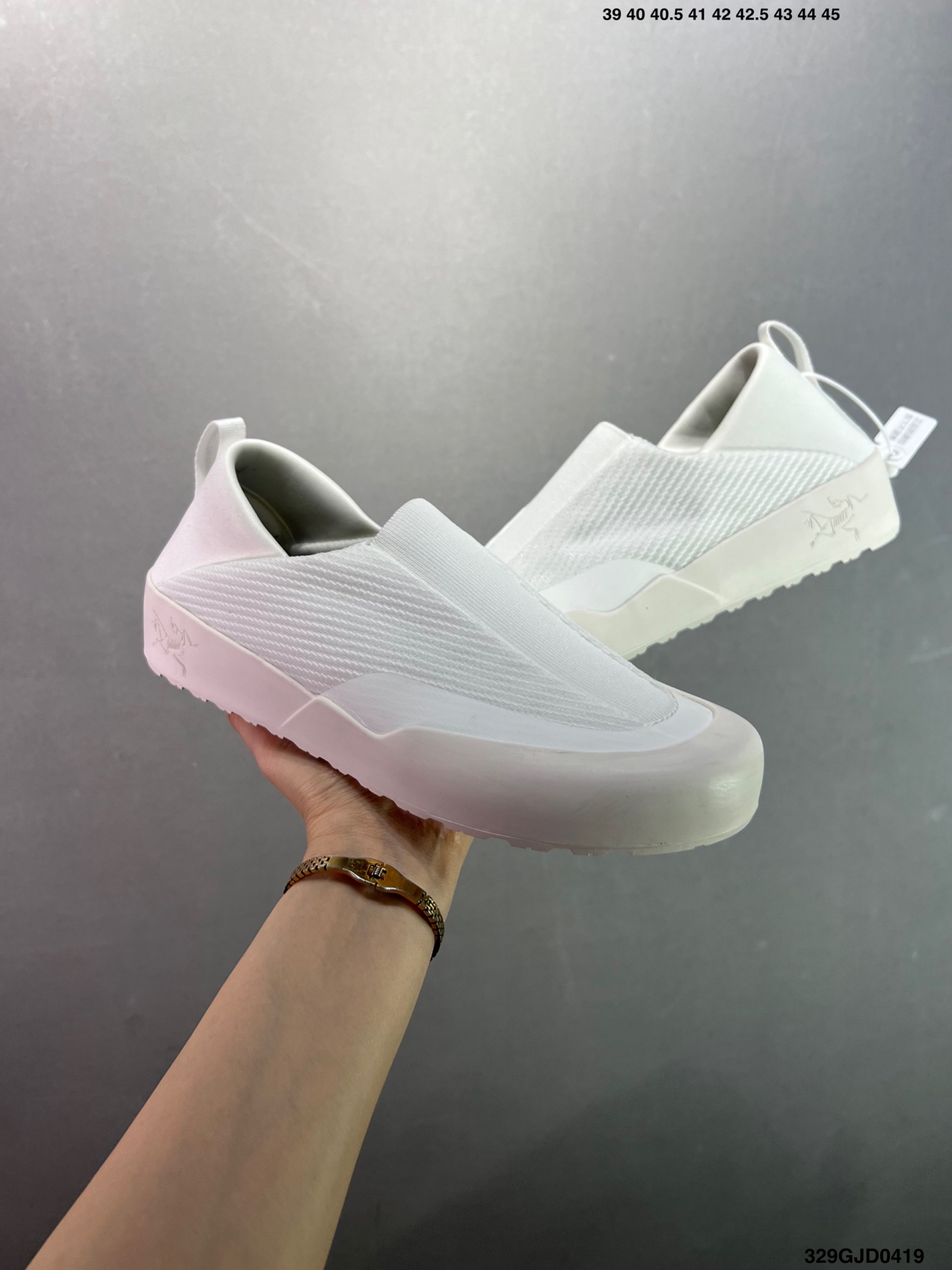 Arc'teryx Kragg 2025 Slip-On Sneakers: Comfort and Style for Everyday Adventures 9 i1744994076690 3041 0 7