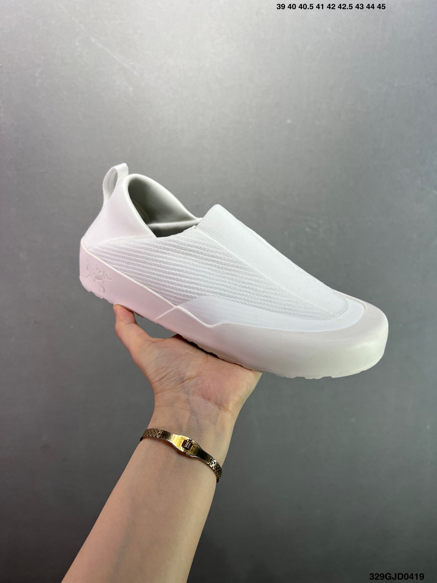 Arc'teryx Kragg 2025 Slip-On Sneakers: Comfort and Style for Everyday Adventures 8 i1744994076697 6117 0 1