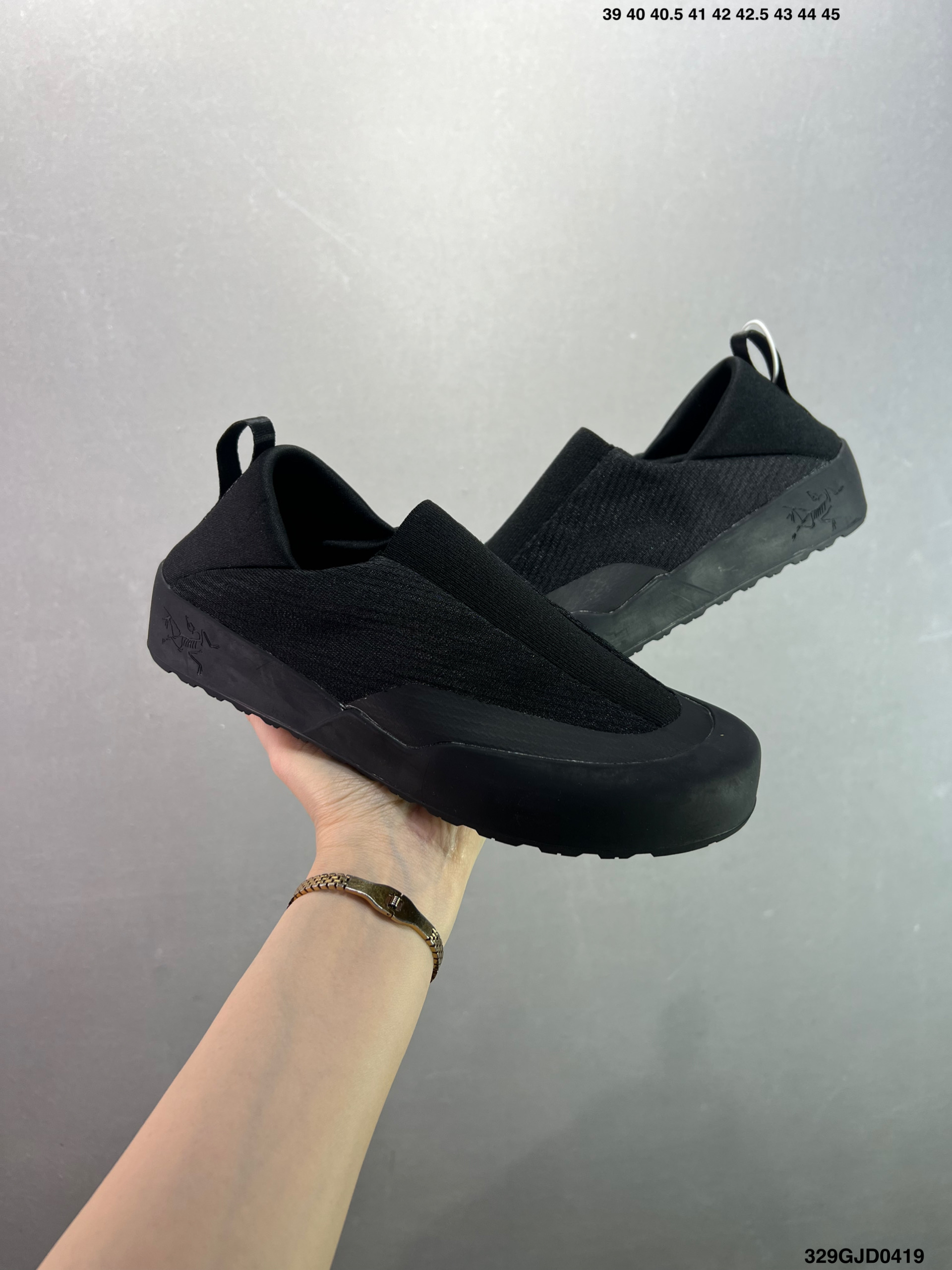 Arc'teryx Kragg 2025 Slip-On Sneakers: Comfort and Style for Everyday Adventures 7 i1744994095585 5937 0 7
