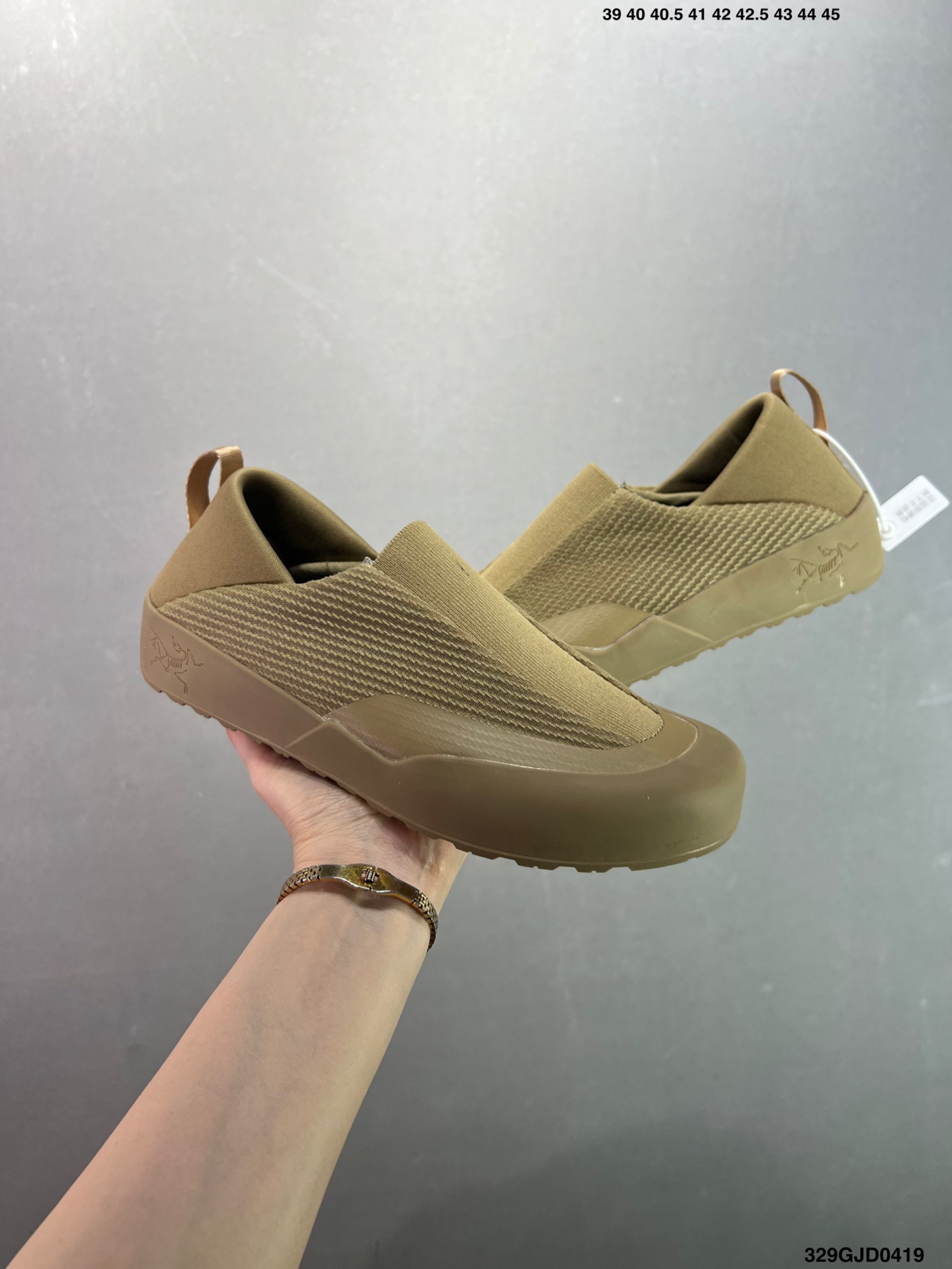 Arc'teryx Kragg 2025 Slip-On Sneakers: Comfort and Style for Everyday Adventures 5 i1744994118064 4549 0 7