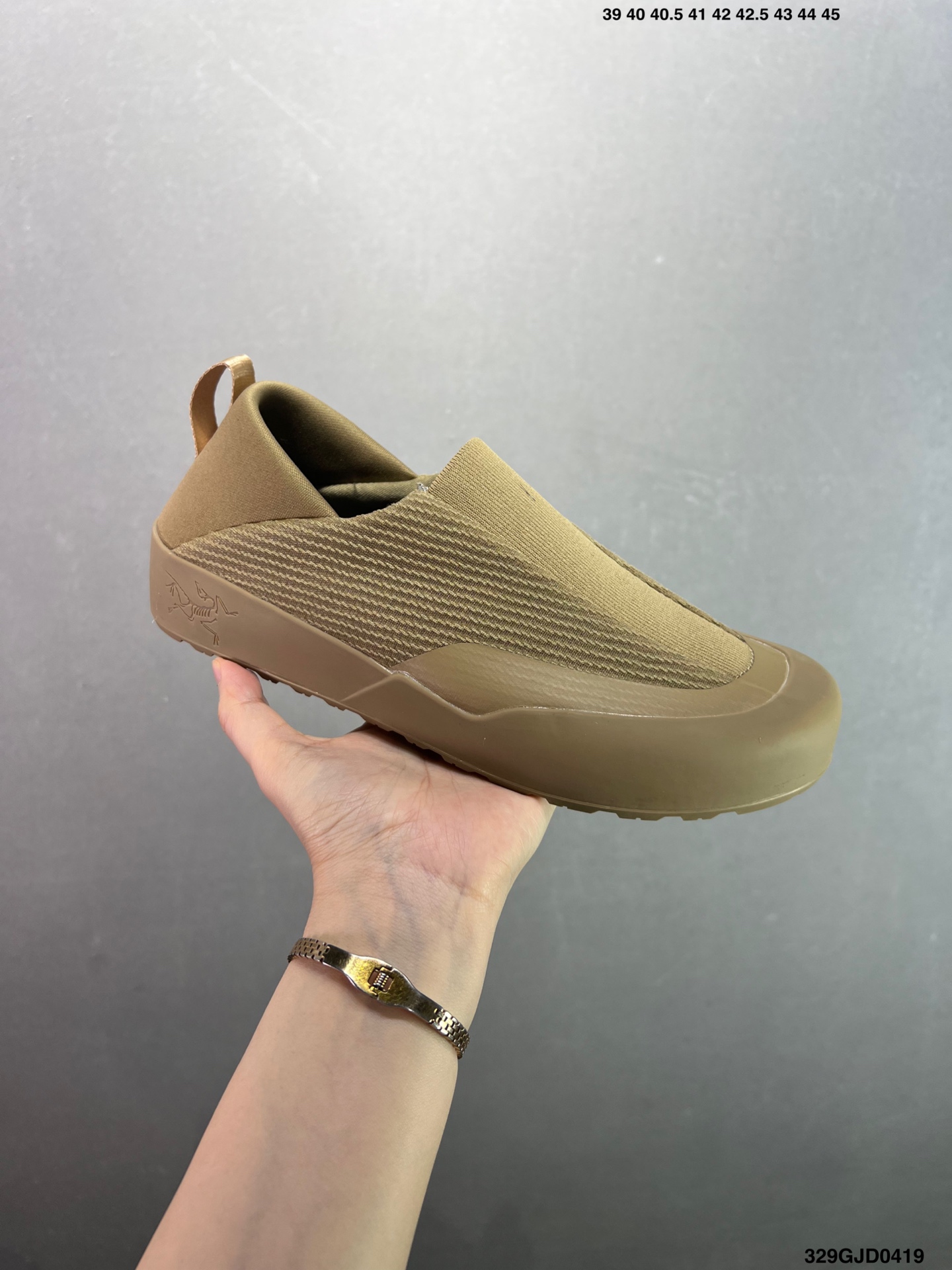 Arc'teryx Kragg 2025 Slip-On Sneakers: Comfort and Style for Everyday Adventures 4 i1744994119400 4607 0 1