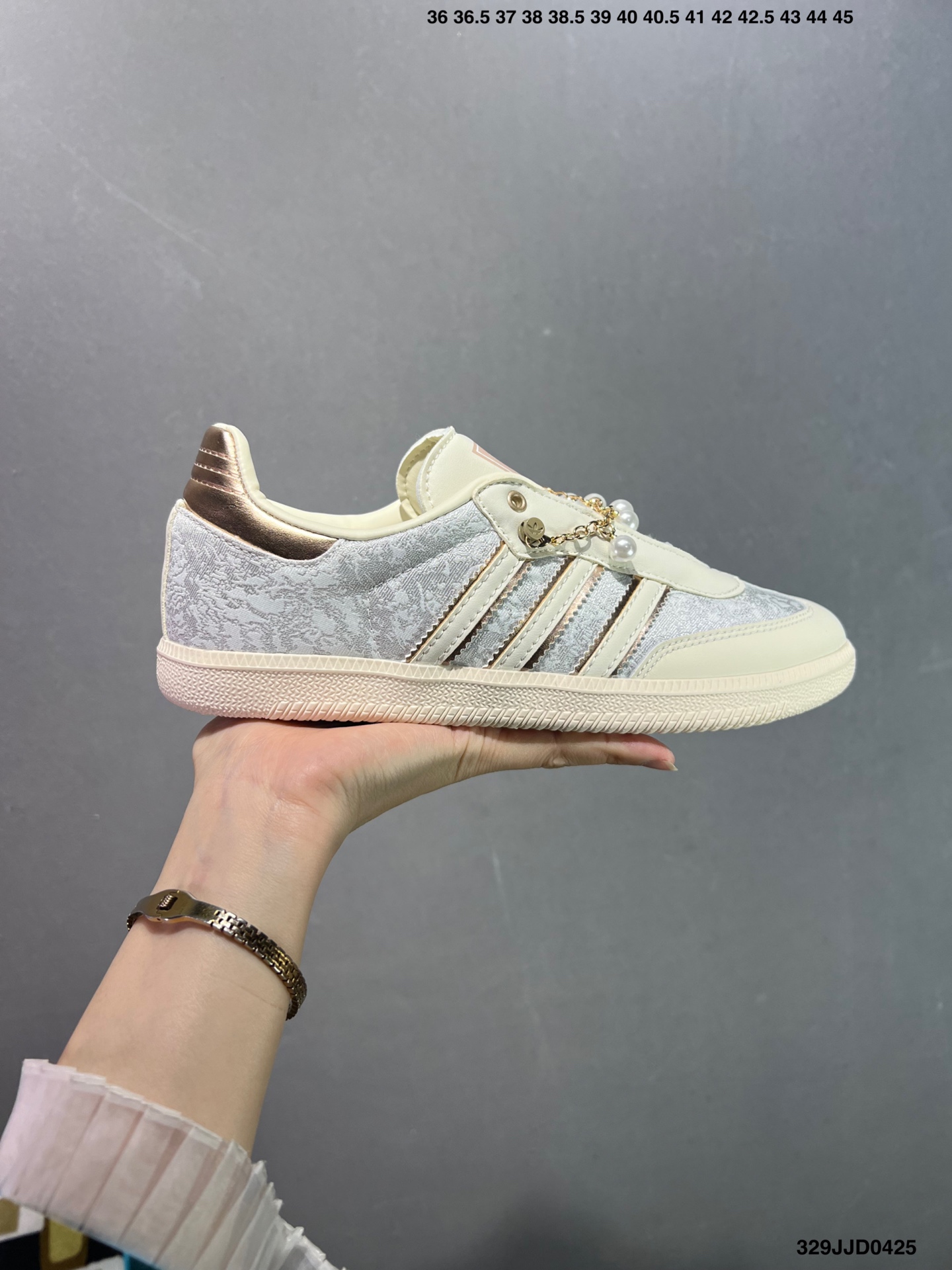 Adidas Samba Valentine Women's Casual Platform Sneakers - Stylish and Comfortable 2 i1745512630201 6707 0 0