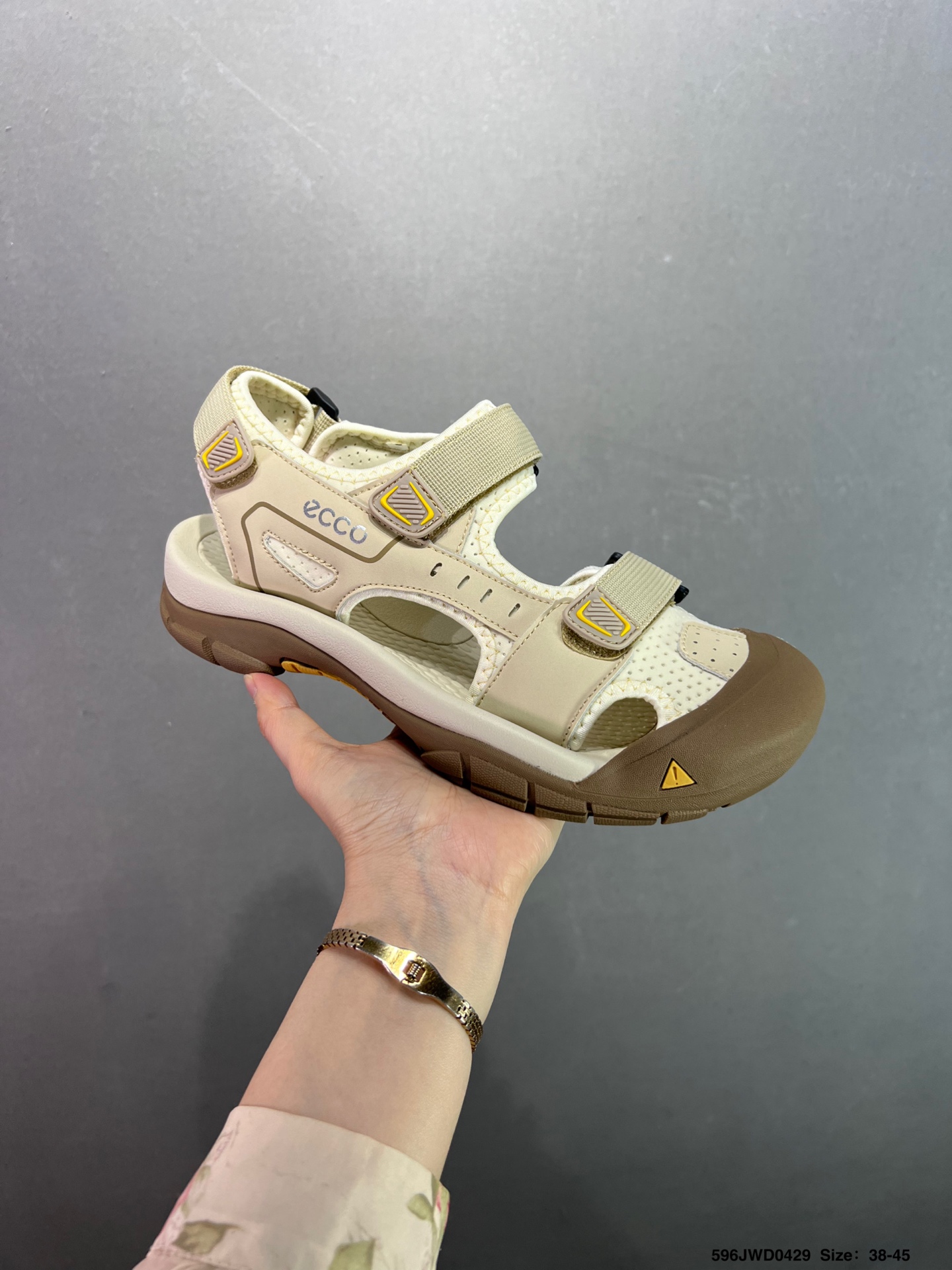 ECCO Men's Leather Sandals with Adjustable Straps for Summer Comfort