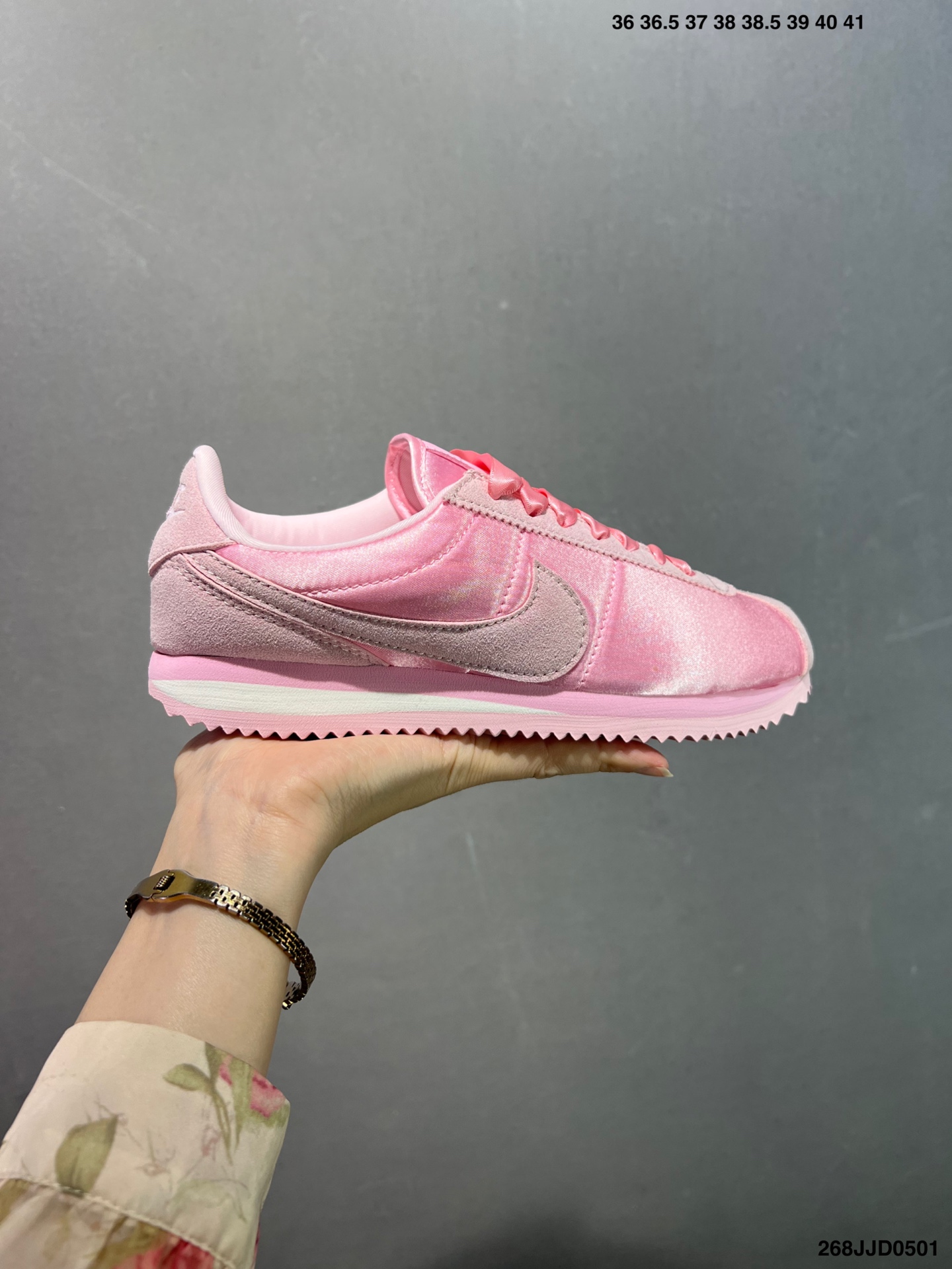 放店💰100
✅Nike Classic Cortez 耐克经典轻便舒适阿甘鞋休闲跑步鞋运动鞋 
纯粹而执着的精神 使得Cortez种在了一代人的心里 无论是否喜欢它复古的鞋型
货号:DM4044-105
尺码:36 36.5 37.5 38 38.5 39 40如图
ID:268JJD0501